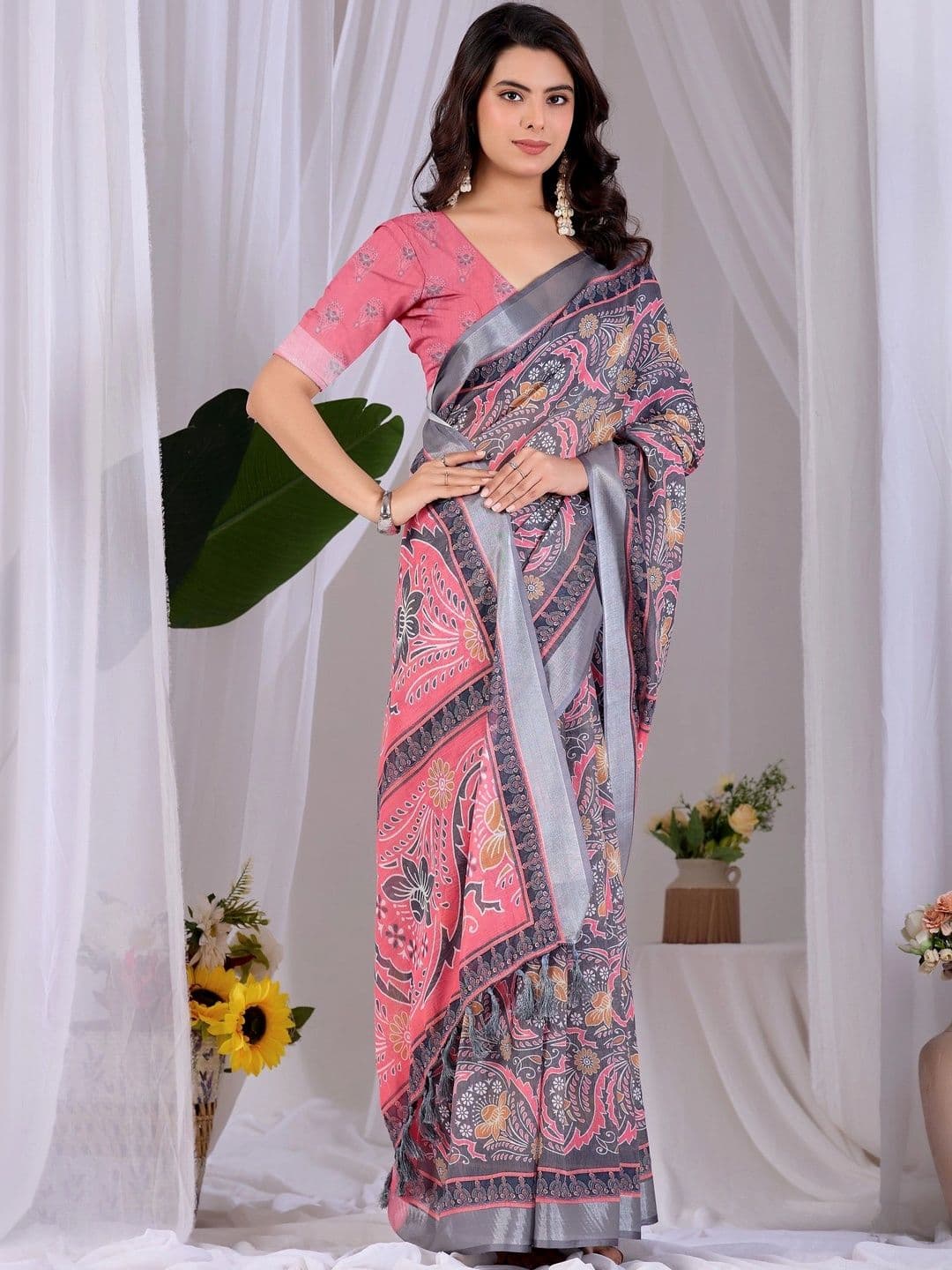 DIVASTRI Floral Zari Linen Blend Designer Saree thumbnail 4