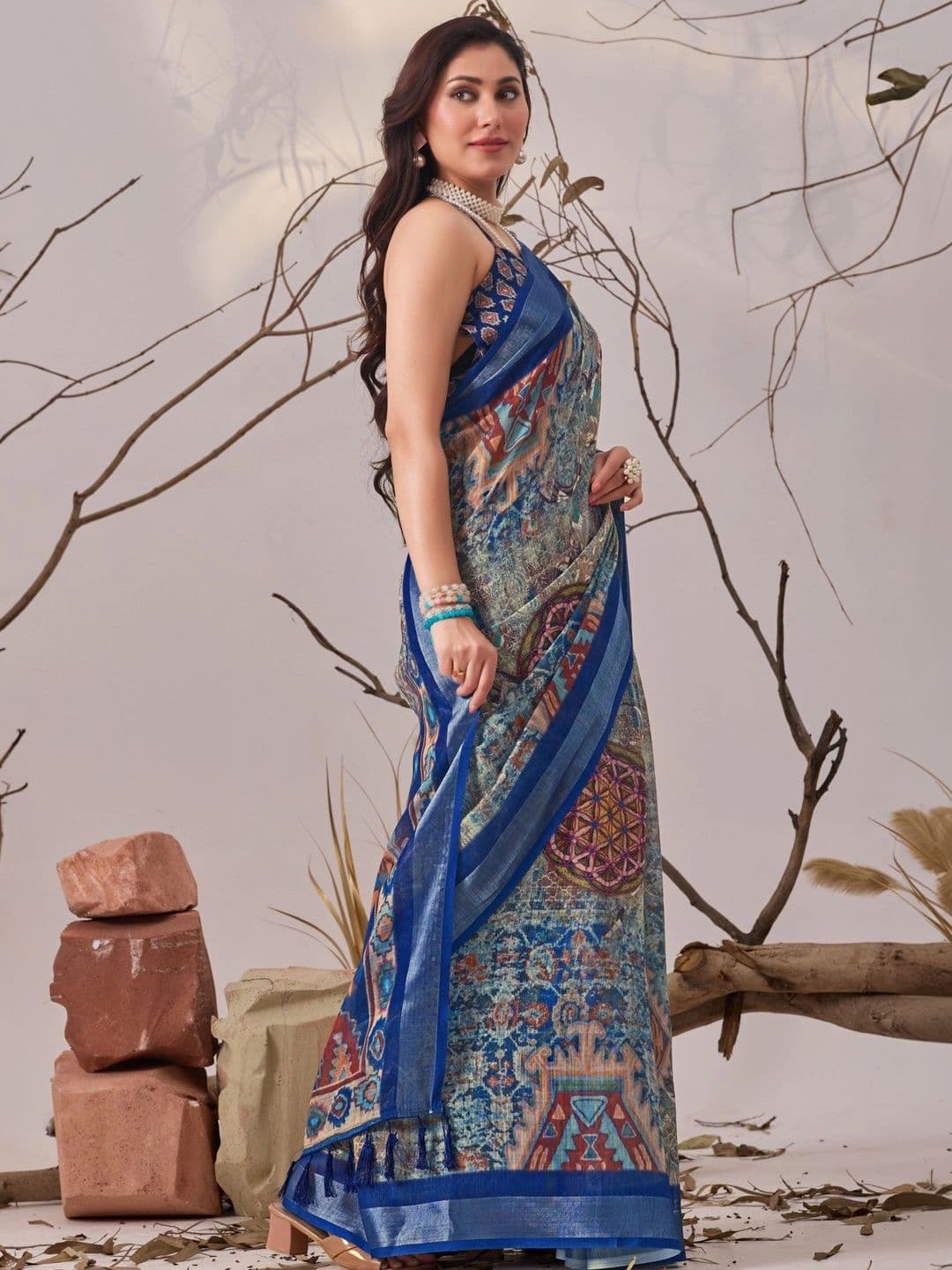 DIVASTRI Linen Blend Designer Saree thumbnail 4