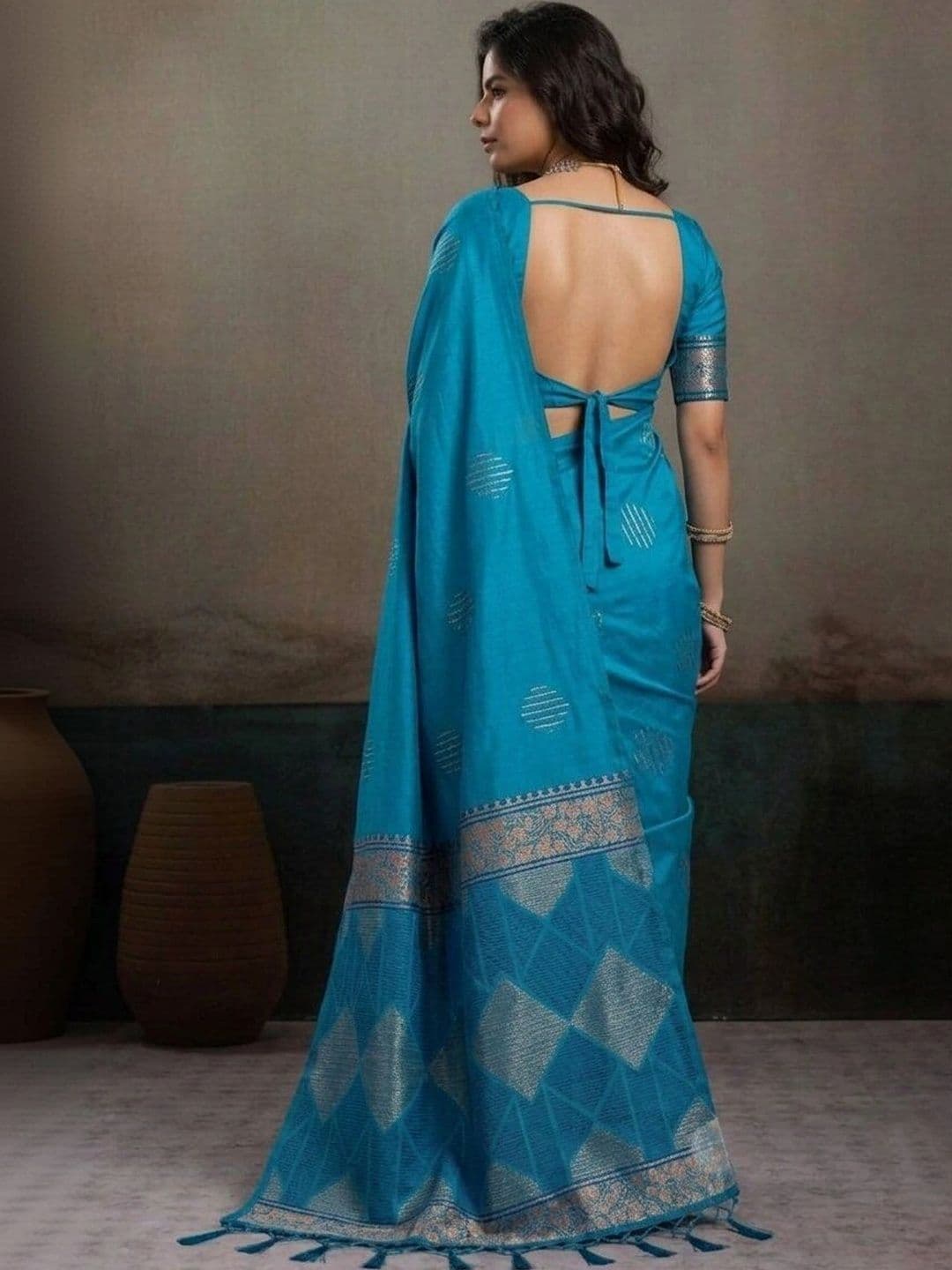 UMANTA Woven Design Zari Silk Blend Banarasi Saree thumbnail 4