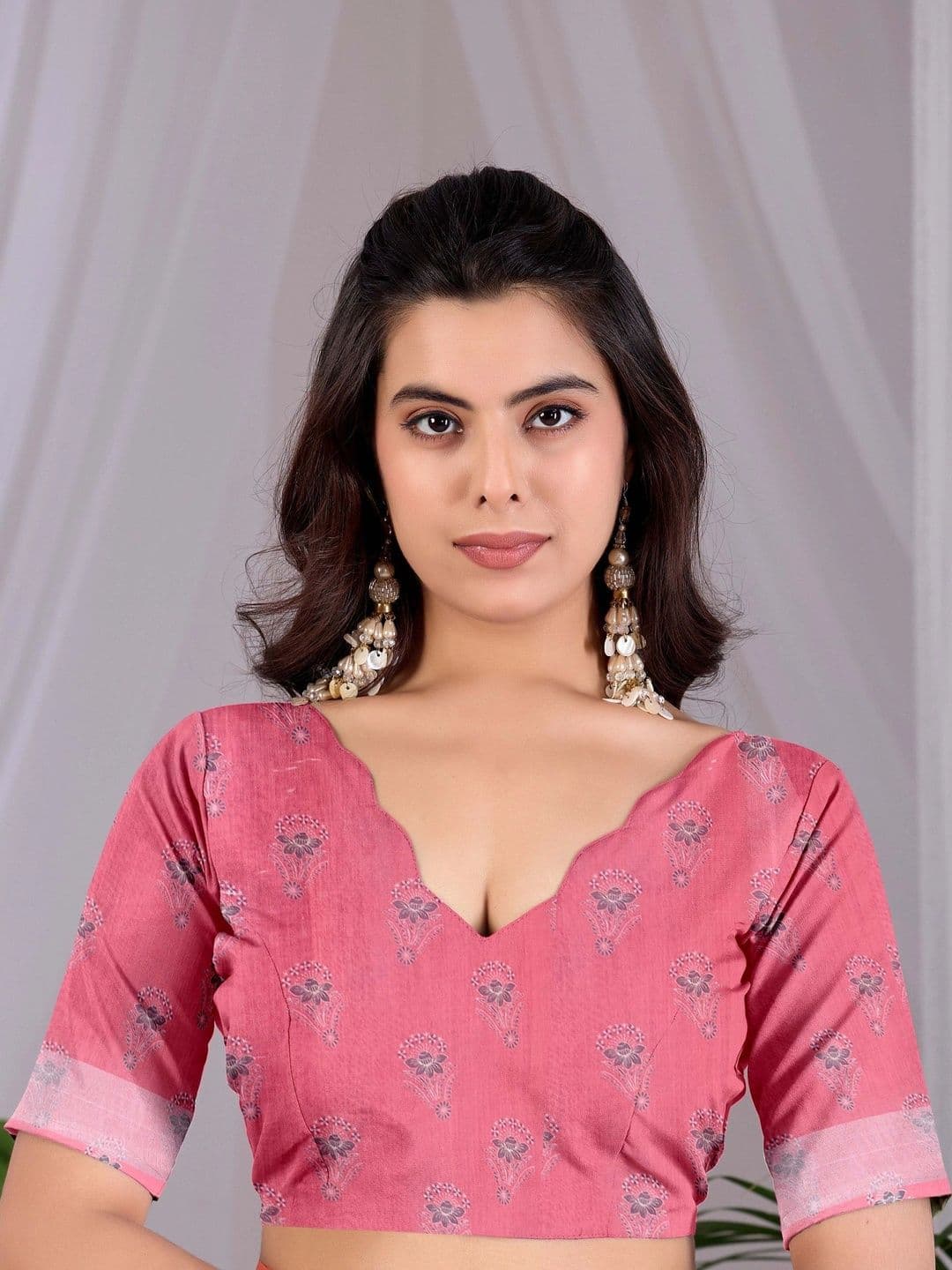 DIVASTRI Floral Zari Linen Blend Designer Saree thumbnail 5
