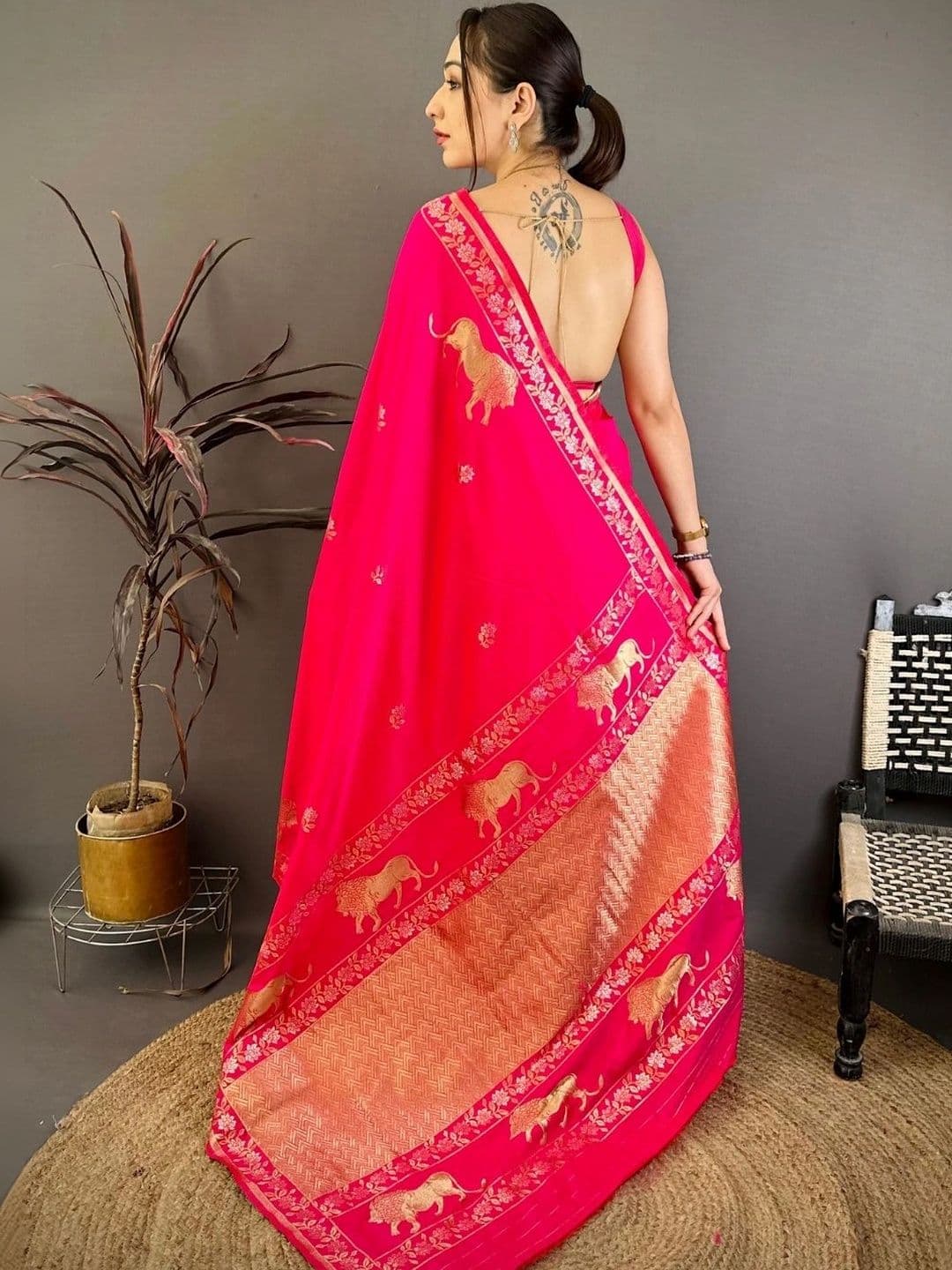 KALINI Woven Design Zari Art Silk Banarasi Saree thumbnail 2