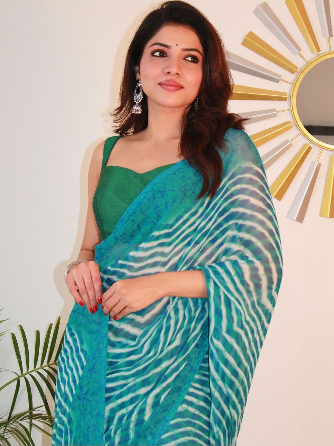 NARIVESH TRENDS Tie and Dye Poly Georgette Saree thumbnail 2