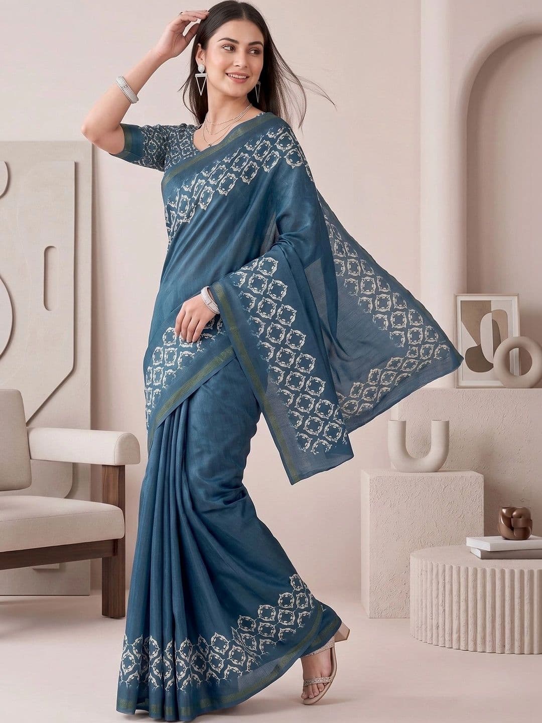 elora Women Printed Fusion Handloom Saree thumbnail 2