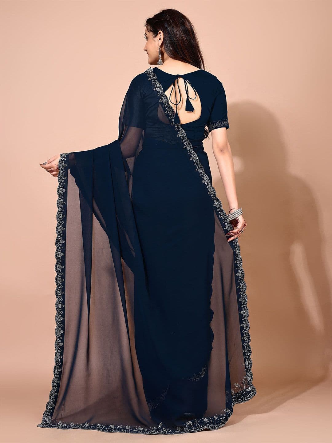 Leelavati Women Embellished Pure Chiffon Saree thumbnail 7