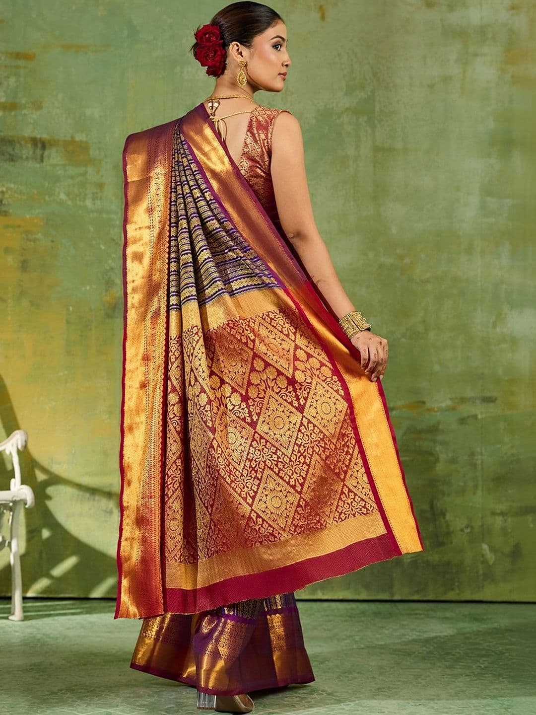 Sutriti Woven Design Zari Silk Blend Kanjeevaram Saree thumbnail 6