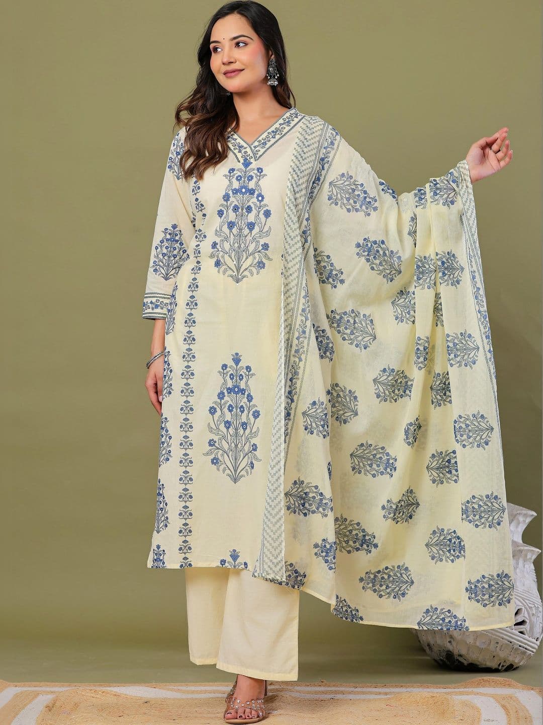 Samdwaals Women Floral Printed Regular Pure Cotton Kurta with Palazzos & With Dupatta thumbnail 2