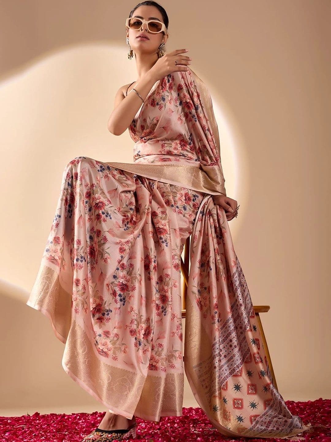 Mitera Floral Zari Silk Blend Designer Saree thumbnail 6