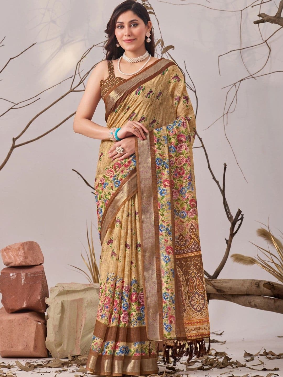 DIVASTRI Floral Linen Blend Designer Saree - view 1