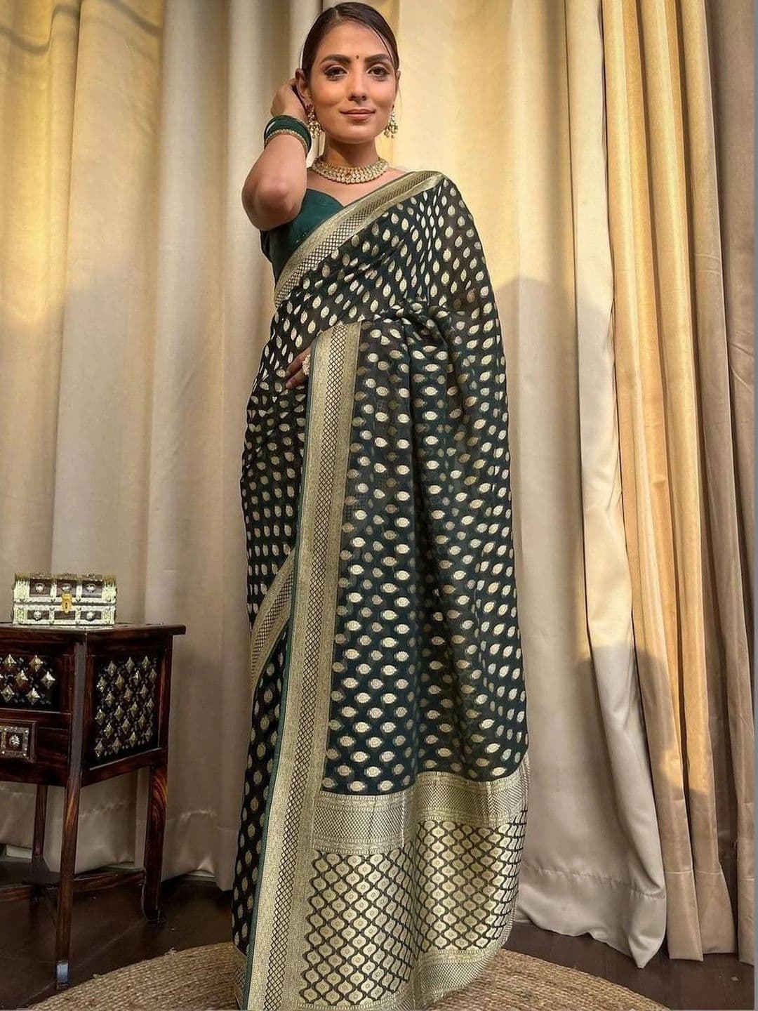 NARIVESH TRENDS Woven Design Zari Silk Cotton Saree thumbnail 2