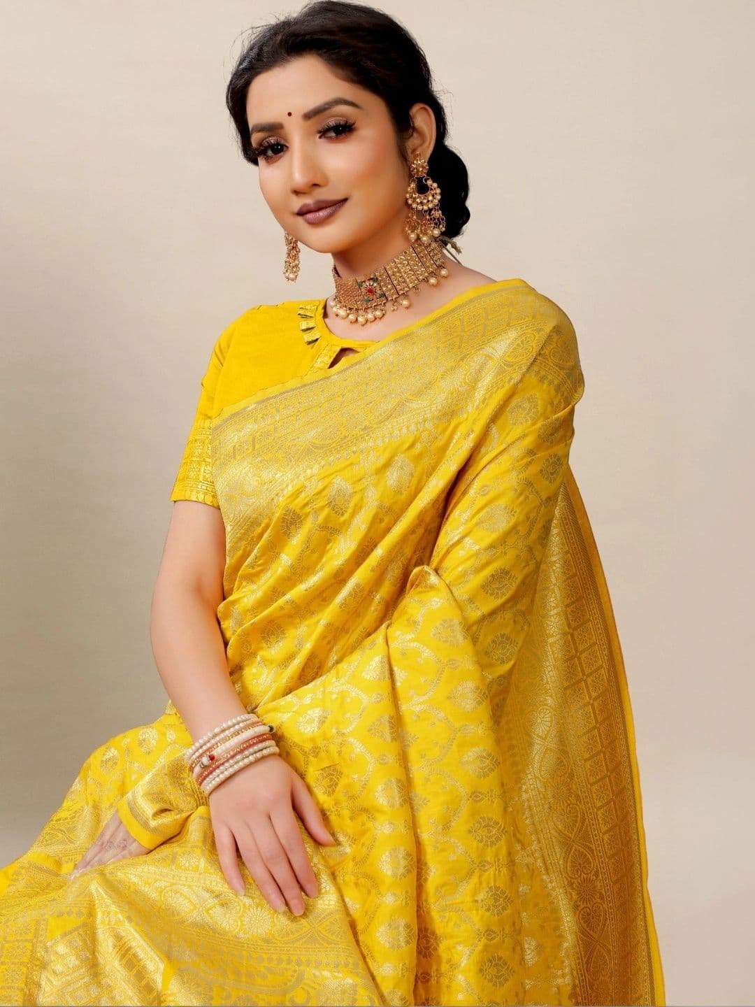KALINI Floral Woven Design Zari Art Silk Banarasi Saree thumbnail 4