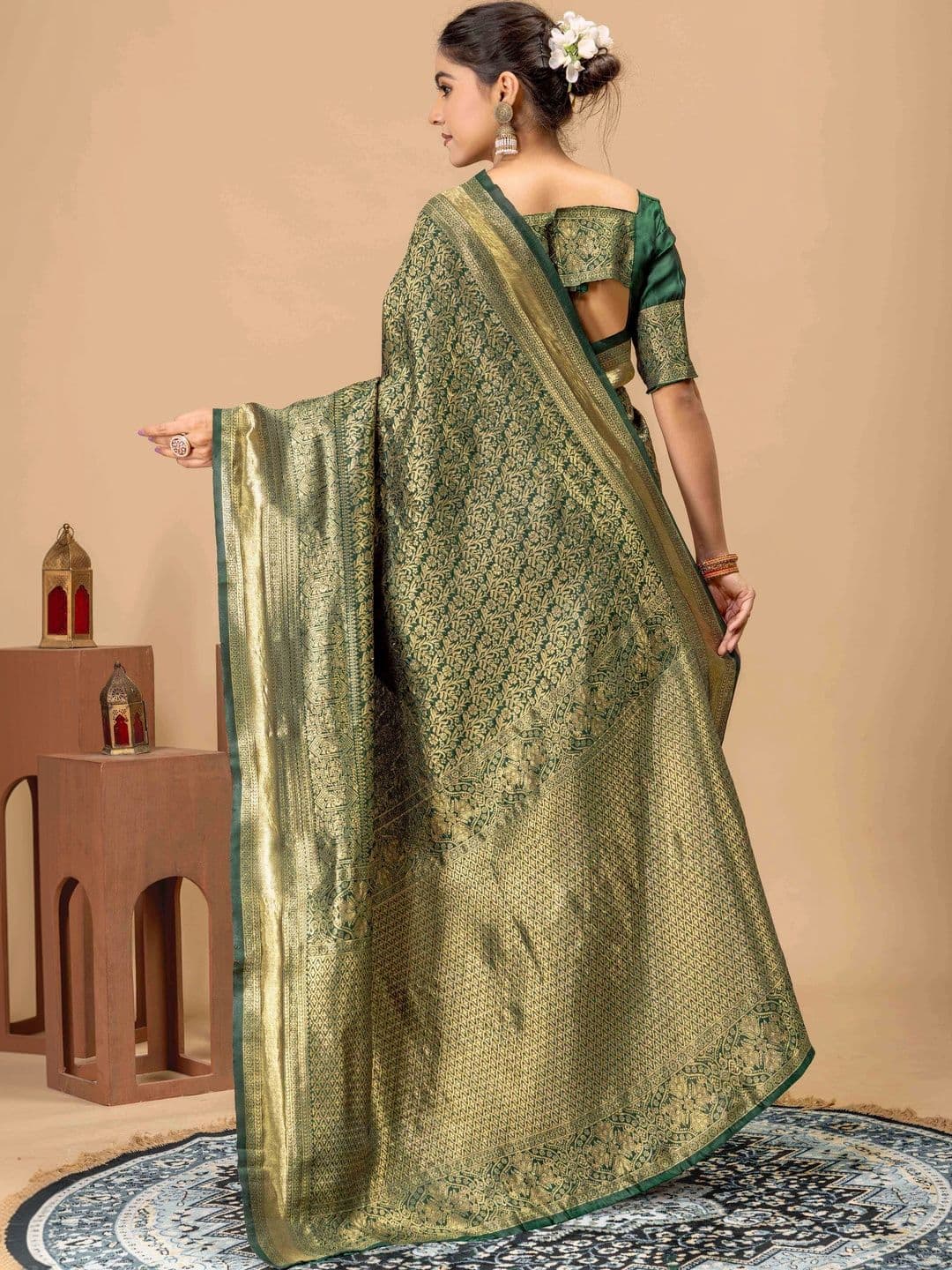 UMANTA Floral Silk Blend Banarasi Saree thumbnail 4