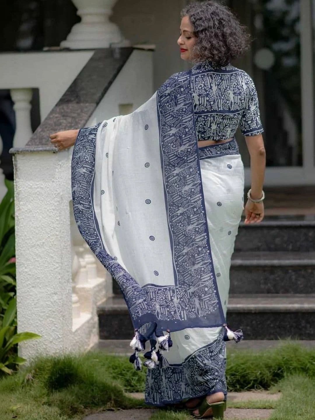 saneria silk Women Colourblocked Linen Blend Block Print Saree thumbnail 4