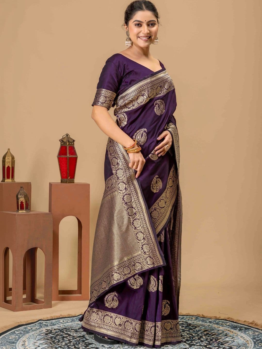 UMANTA Floral Zari Silk Blend Banarasi Saree thumbnail 6