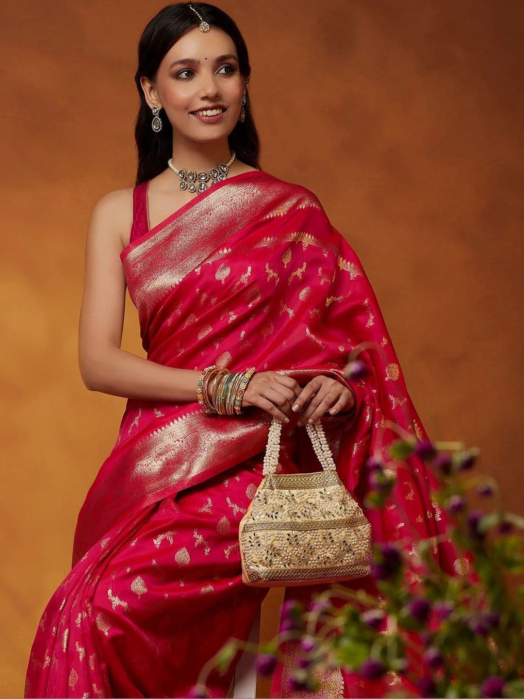 Garden Vareli Woven Design Zari Art Silk Banarasi Saree thumbnail 6