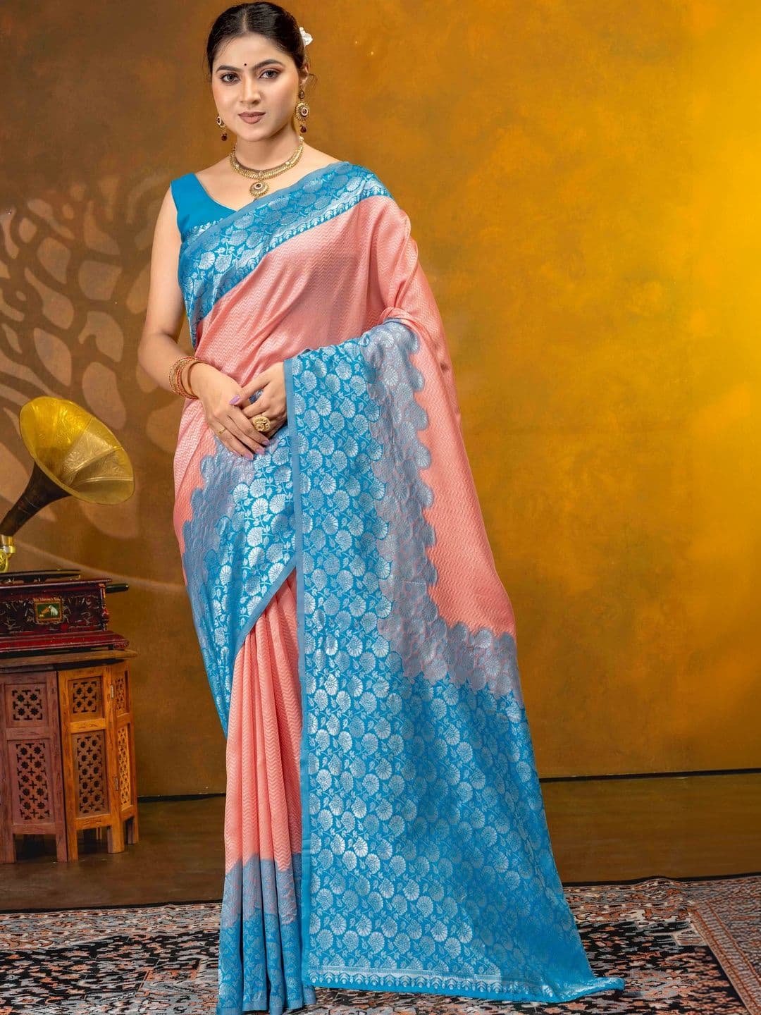 UMANTA Women Woven Design Zari Silk Blend Banarasi Saree - view 1