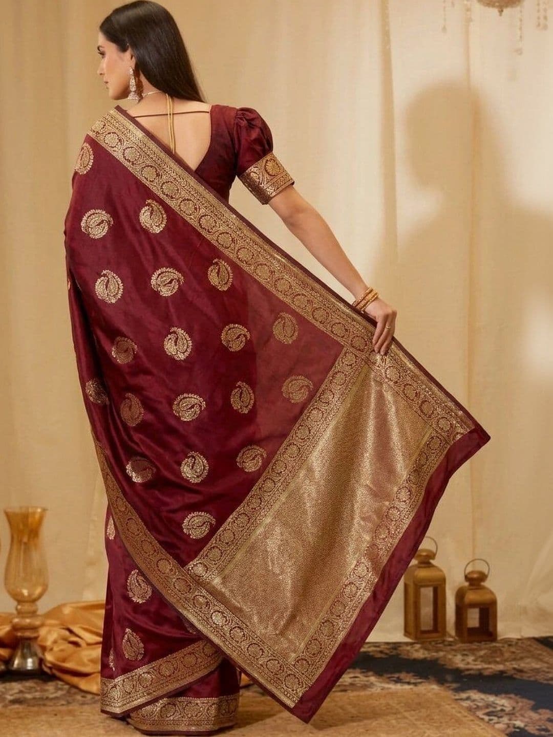 UMANTA Woven Design Zari Silk Blend Banarasi Saree thumbnail 3