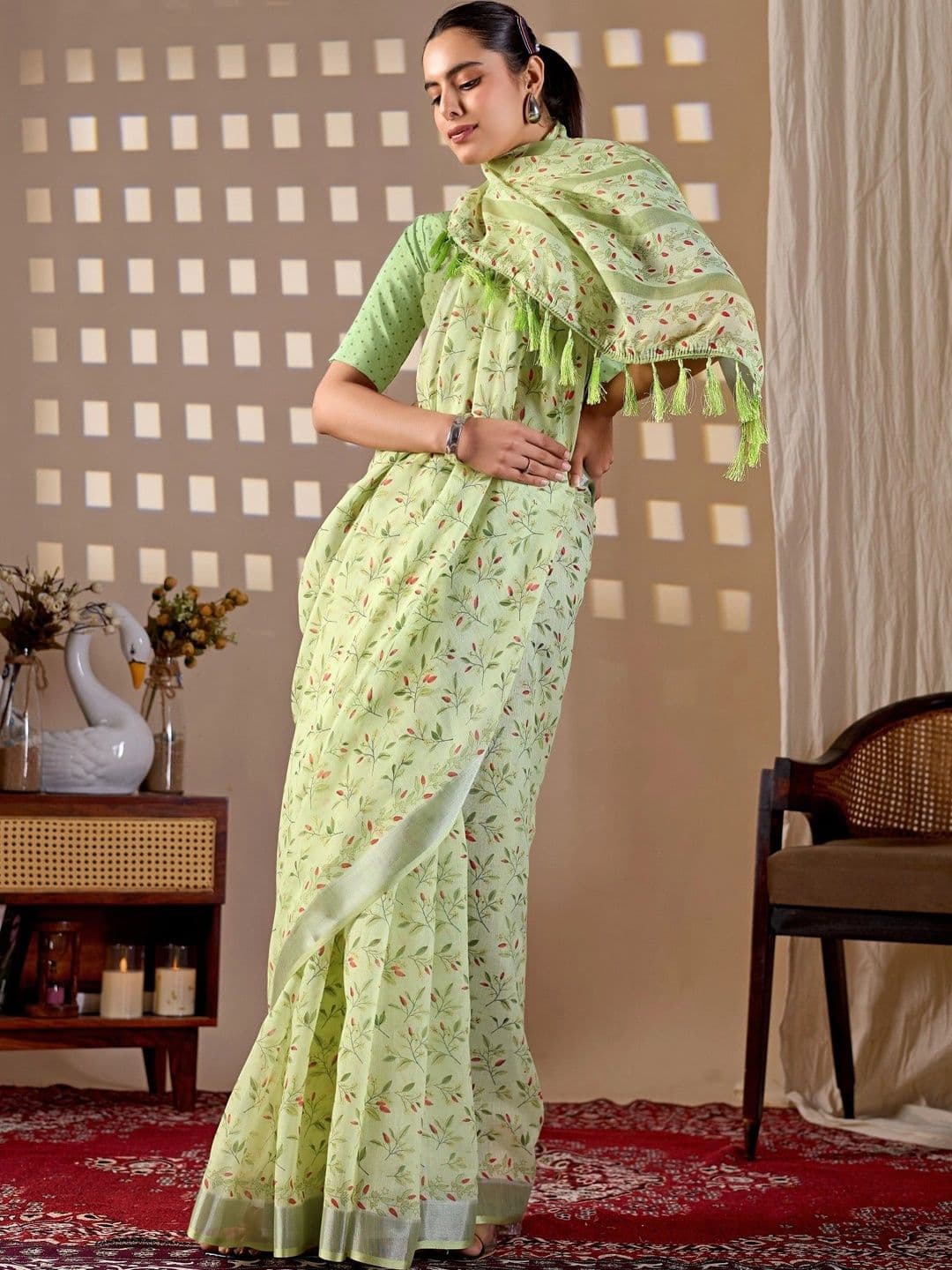 DIVASTRI Zari Linen Blend Designer Saree thumbnail 2