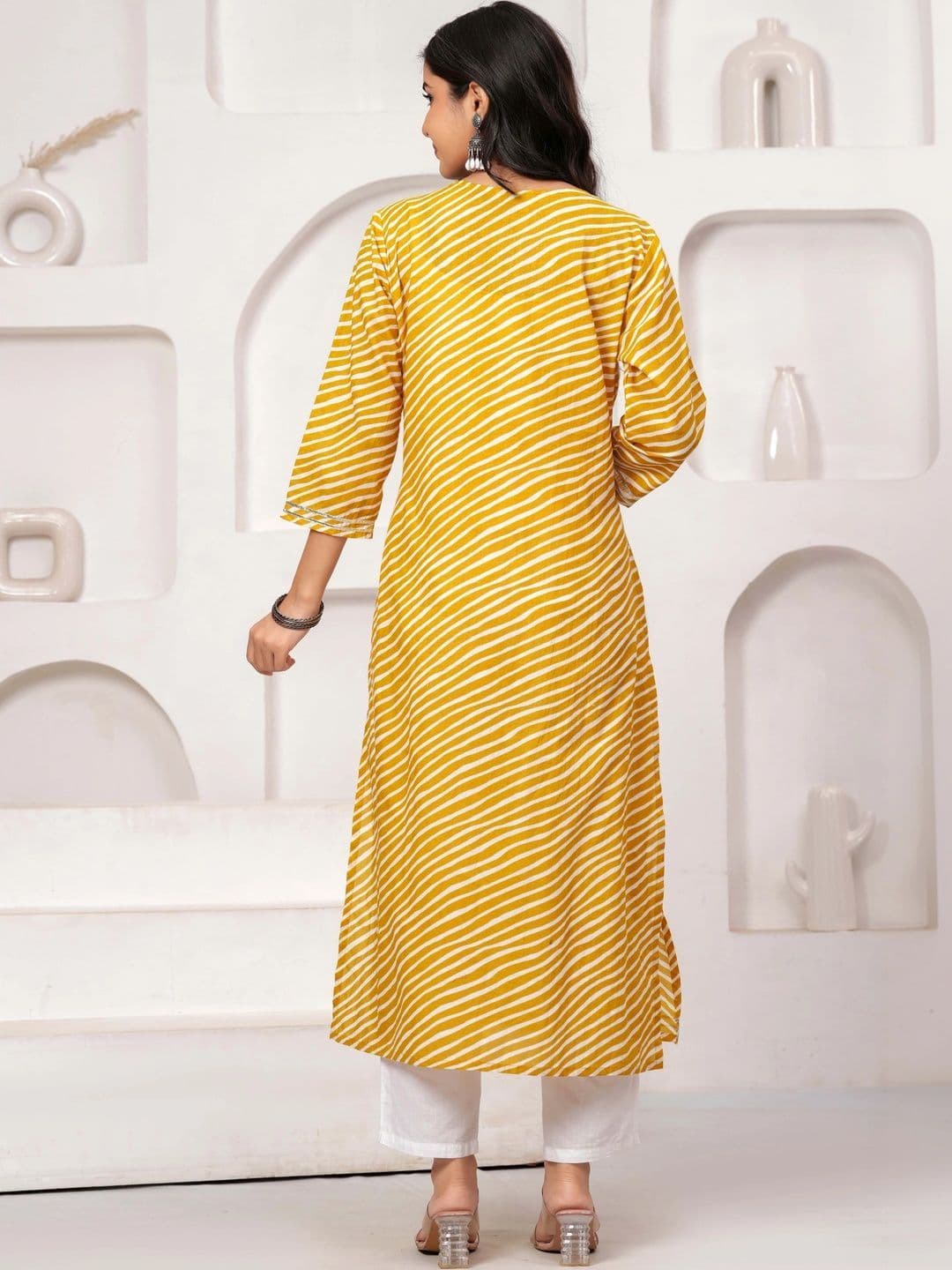 JAIPUR SARAI Women Printed Thread Work Kurta thumbnail 4