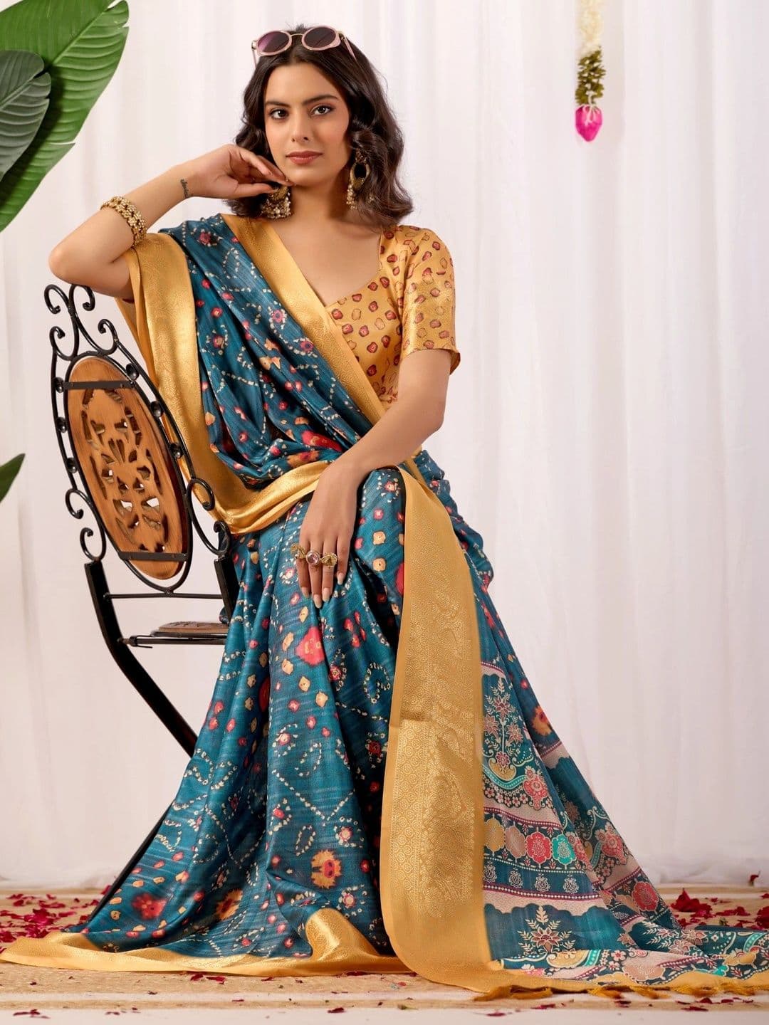 Mitera Floral Zari Silk Blend Designer Saree thumbnail 3