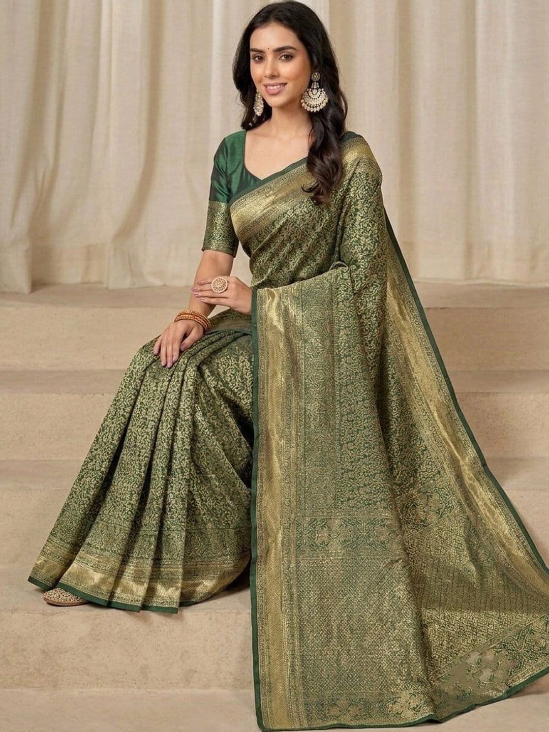 UMANTA Woven Design Zari Silk Blend Banarasi Saree thumbnail 2