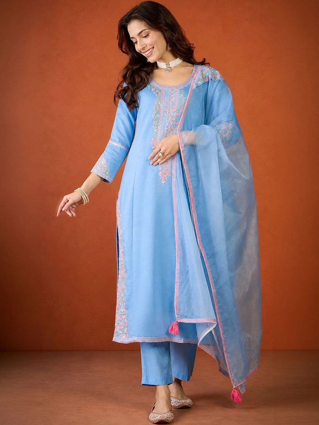 Sangria Women Floral Embroidered Regular Thread Work Kurta with Trousers & With Dupatta thumbnail 6