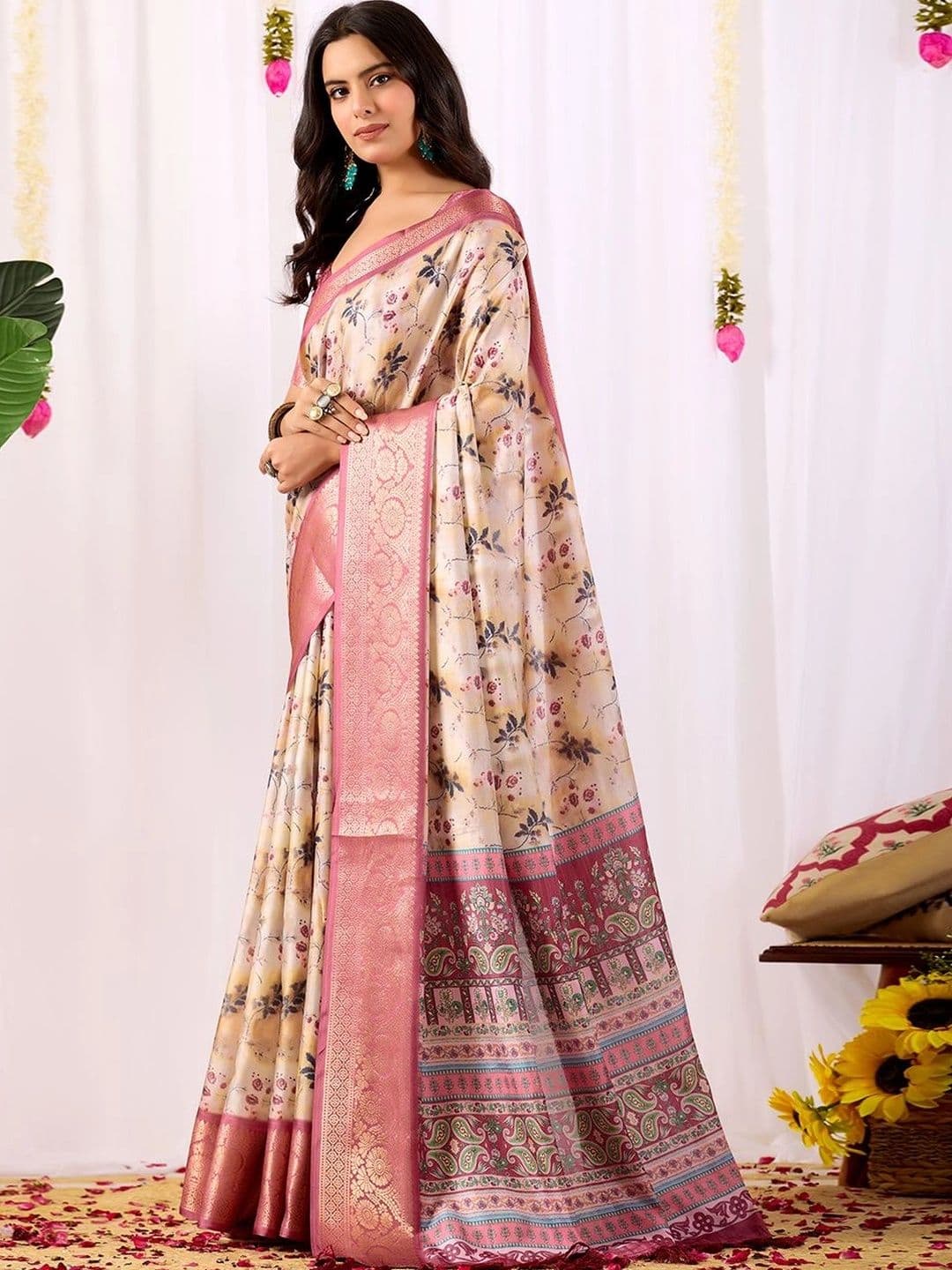 Mitera Floral Zari Silk Blend Designer Saree thumbnail 7