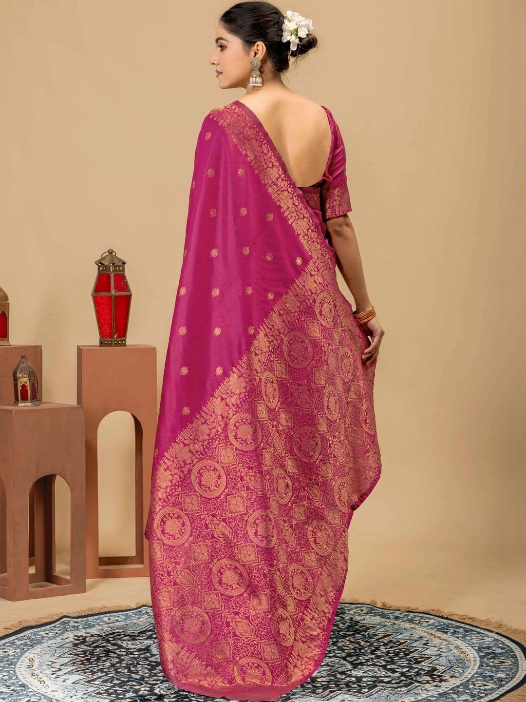 UMANTA Woven Design Zari Silk Blend Banarasi Saree thumbnail 5