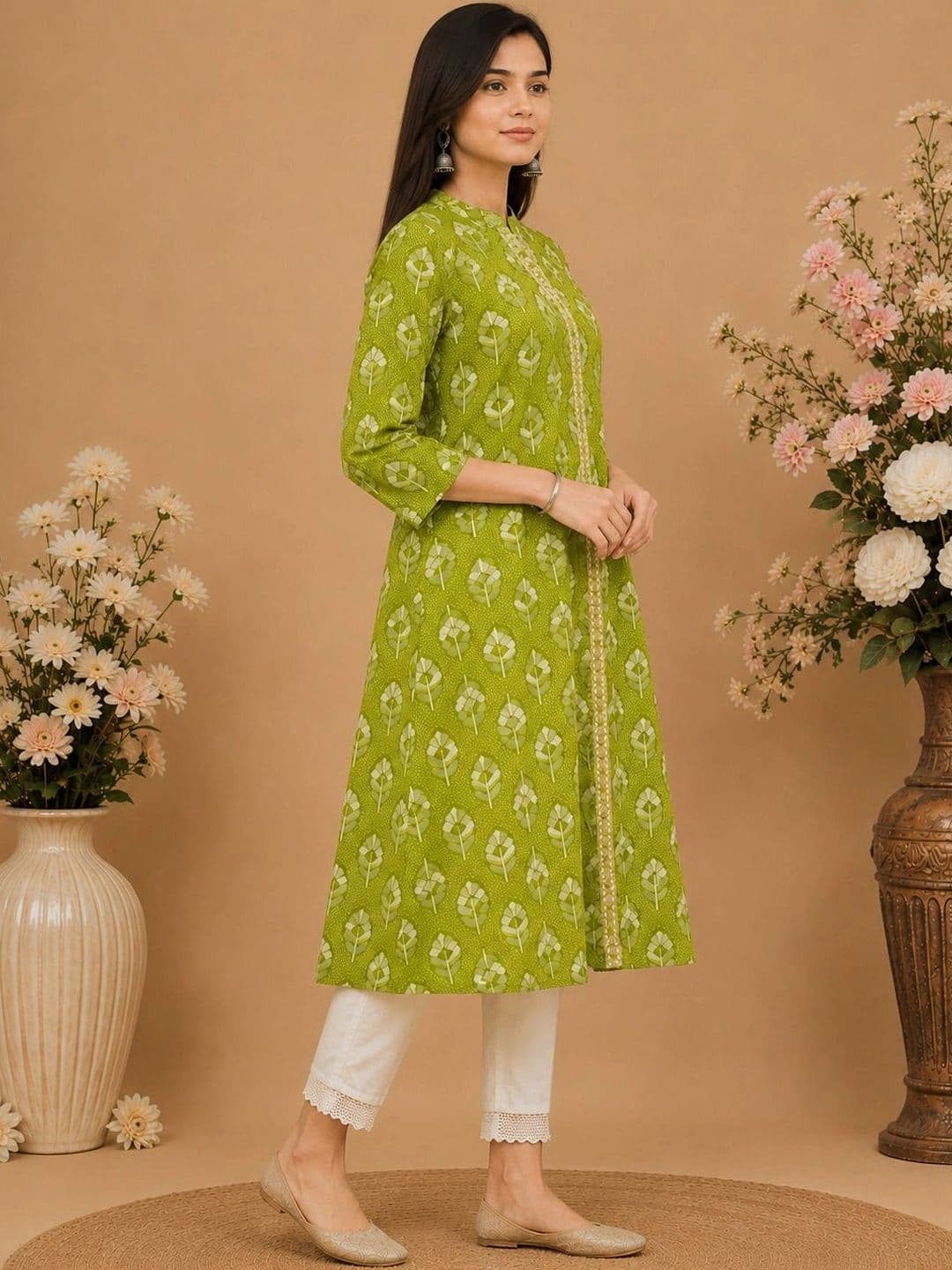 Araaha Women Floral Printed Thread Work Kurta thumbnail 3