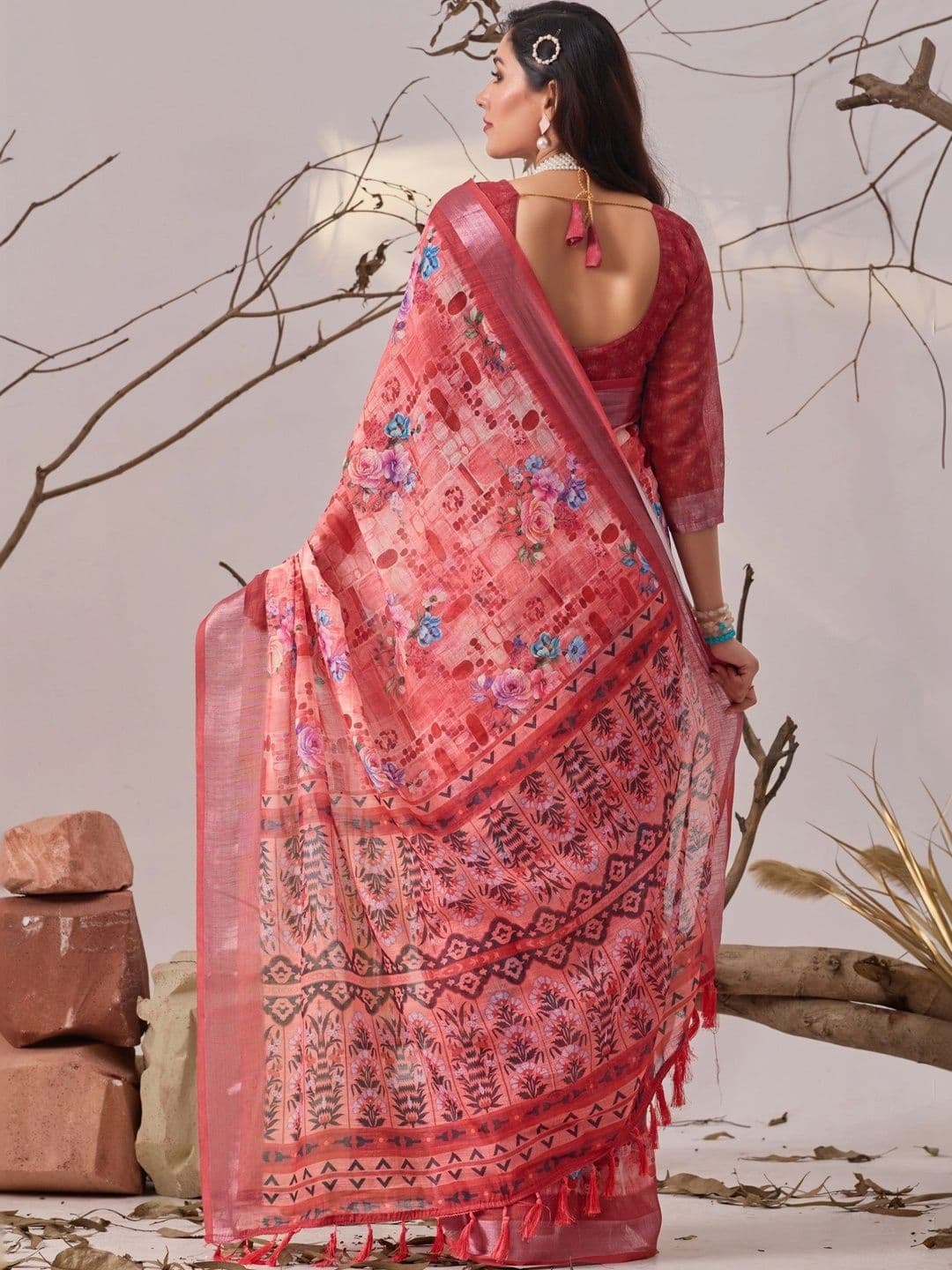 DIVASTRI Floral Linen Blend Designer Saree thumbnail 5