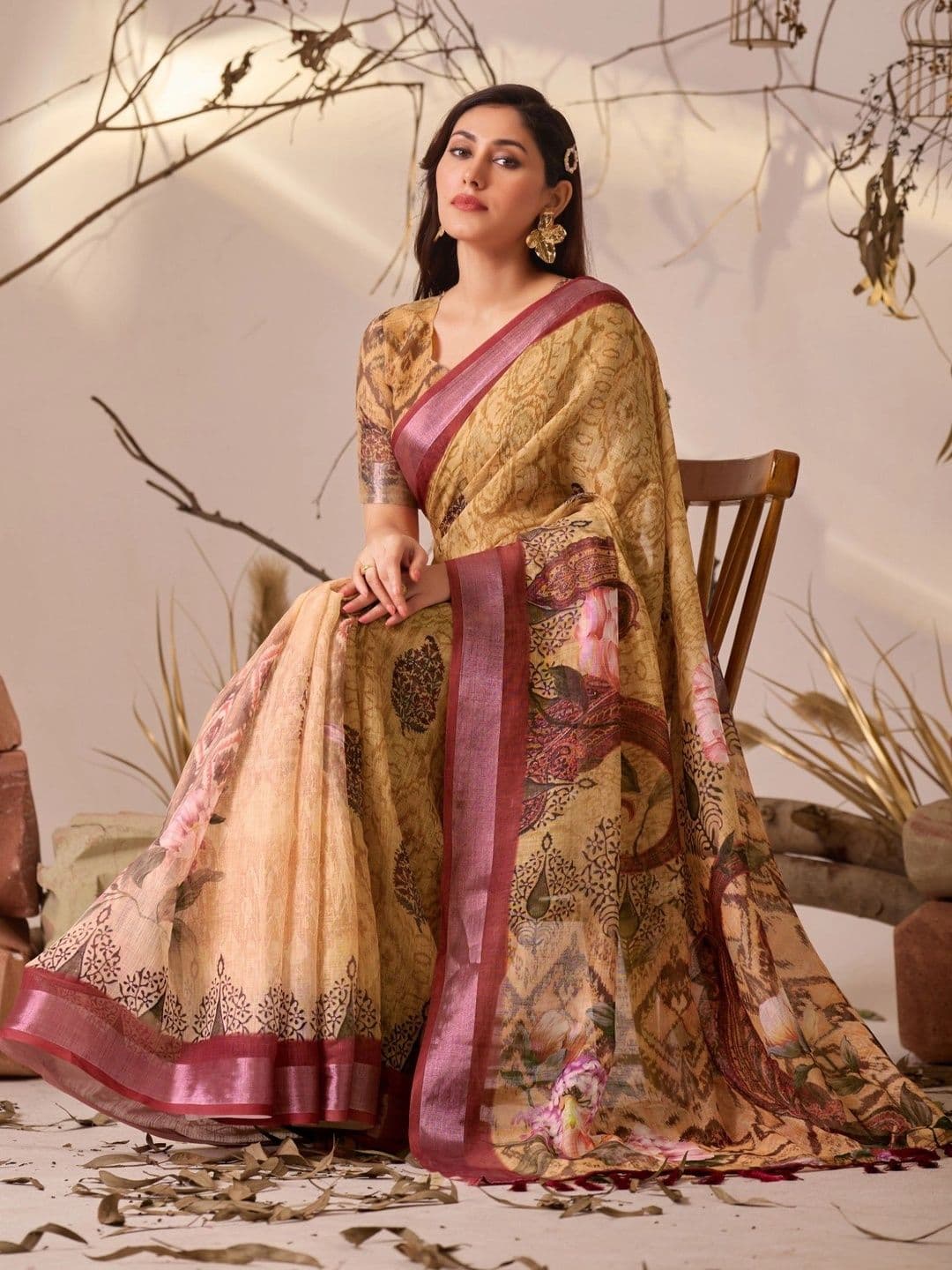 DIVASTRI Floral Linen Blend Designer Patola Saree thumbnail 5