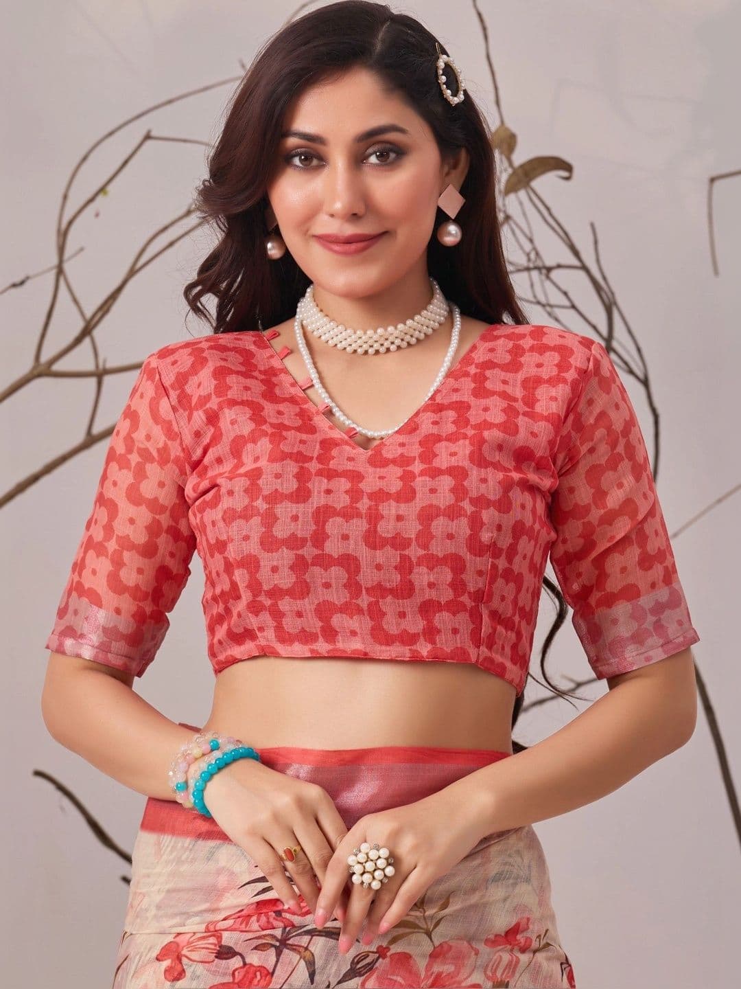 DIVASTRI Floral Linen Blend Designer Saree thumbnail 3