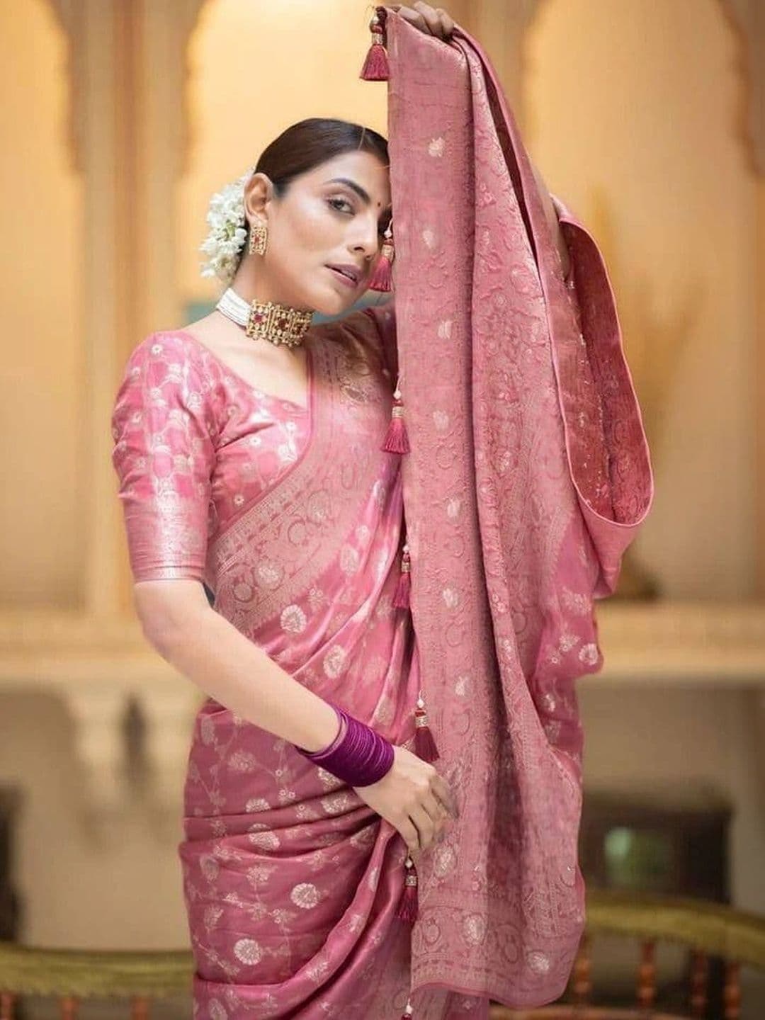 NARIVESH TRENDS Woven Design Zari Silk Cotton Saree thumbnail 2