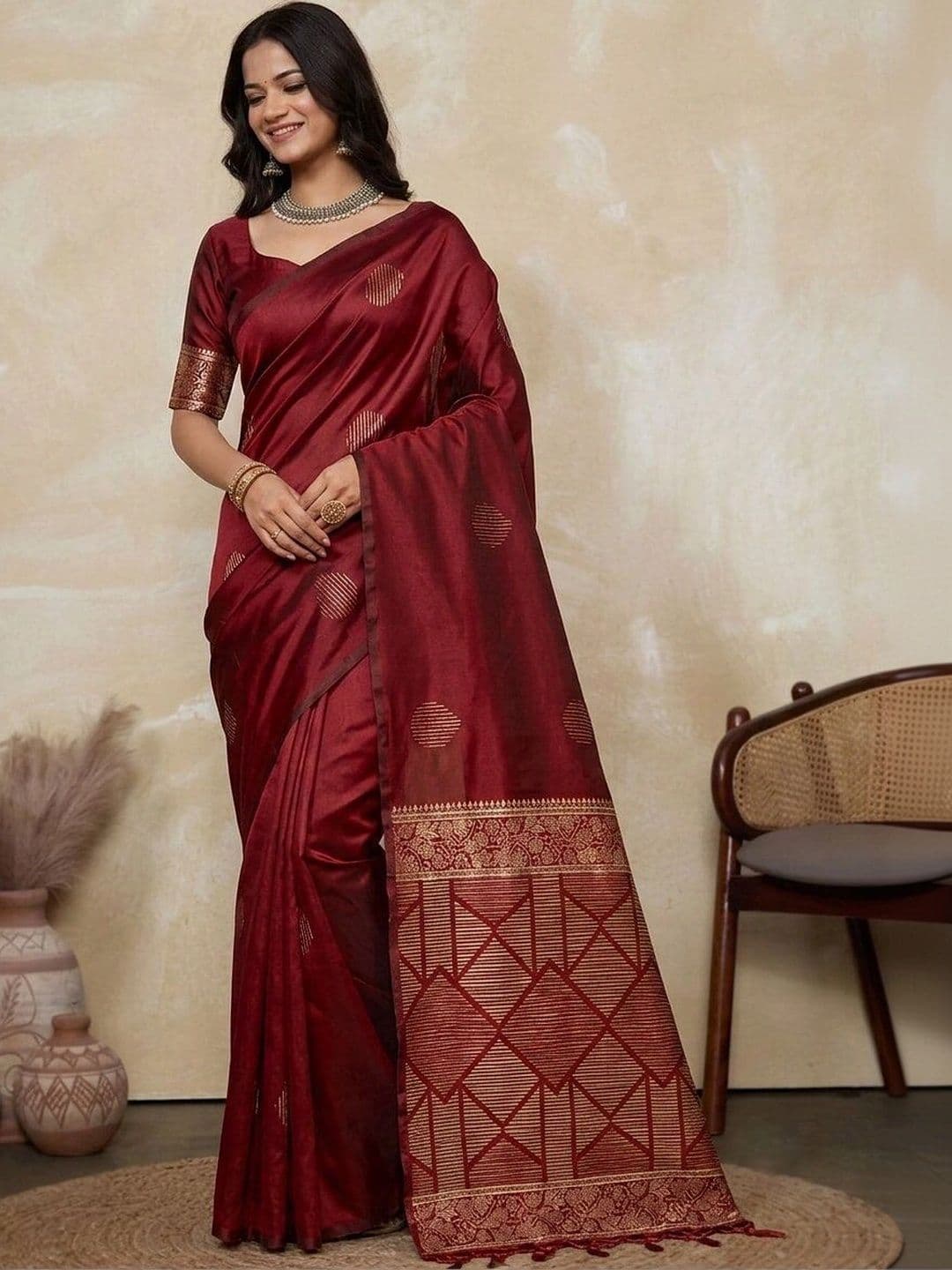 UMANTA Woven Design Zari Silk Blend Banarasi Saree - view 1