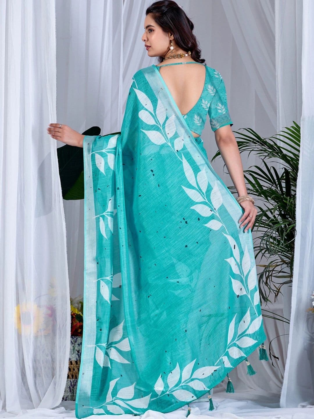 DIVASTRI Ethnic Motifs Zari Linen Blend Designer Saree thumbnail 6