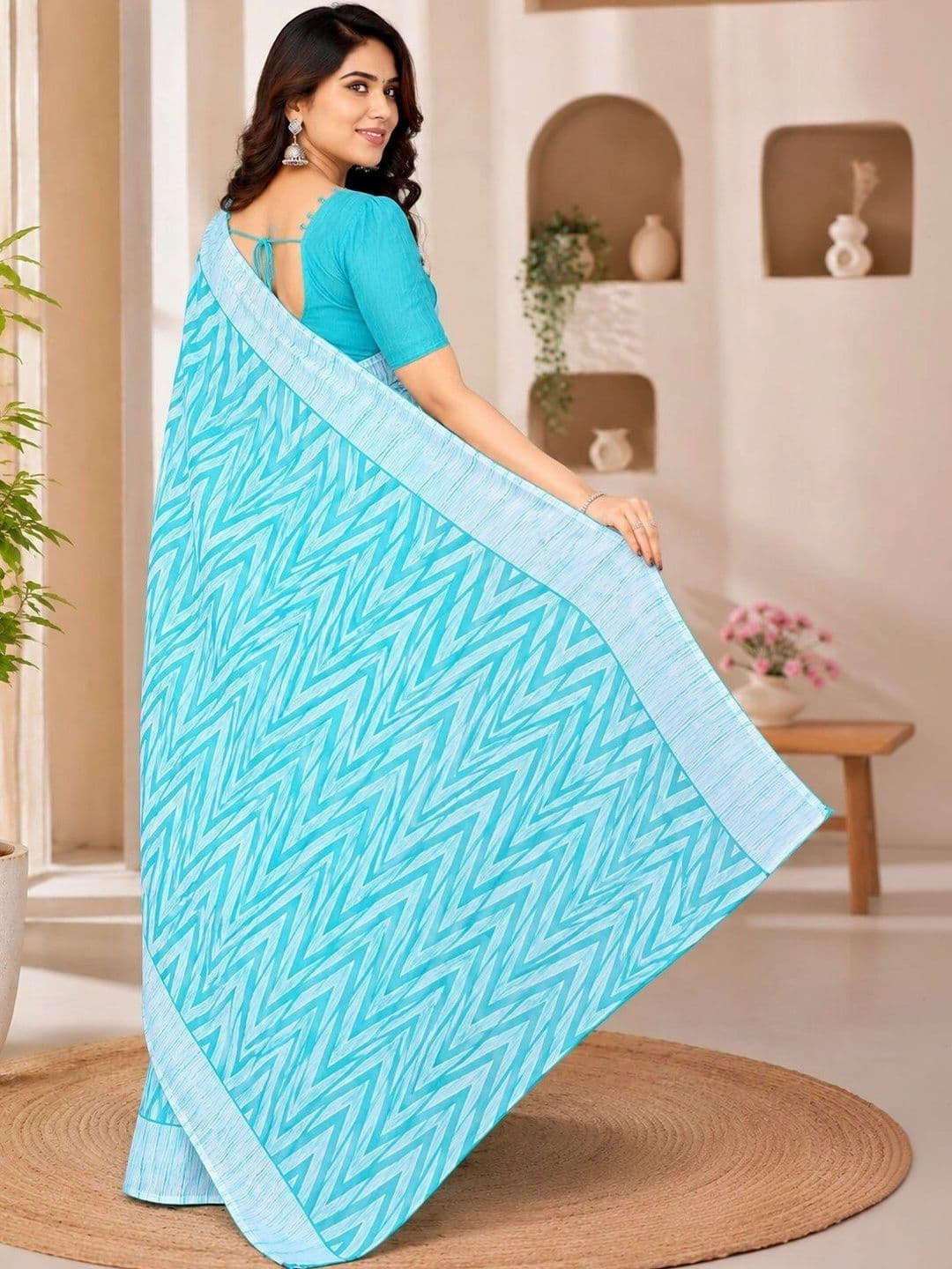 NARIVESH TRENDS Poly Georgette Saree thumbnail 2