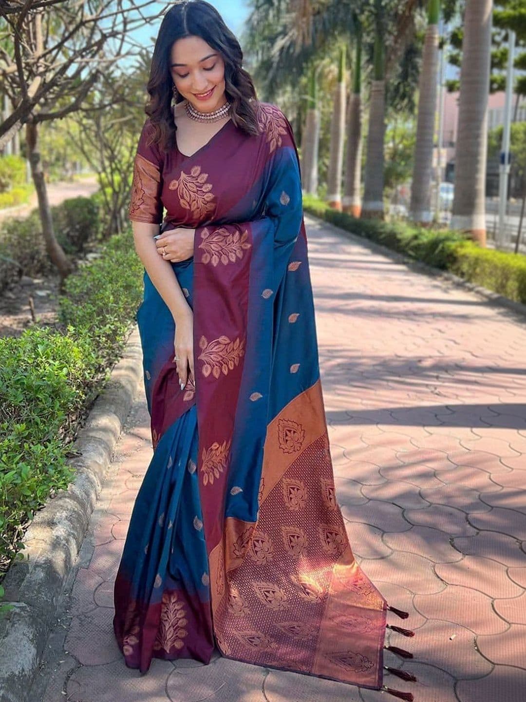 NARIVESH TRENDS Woven Design Zari Silk Cotton Saree - view 1