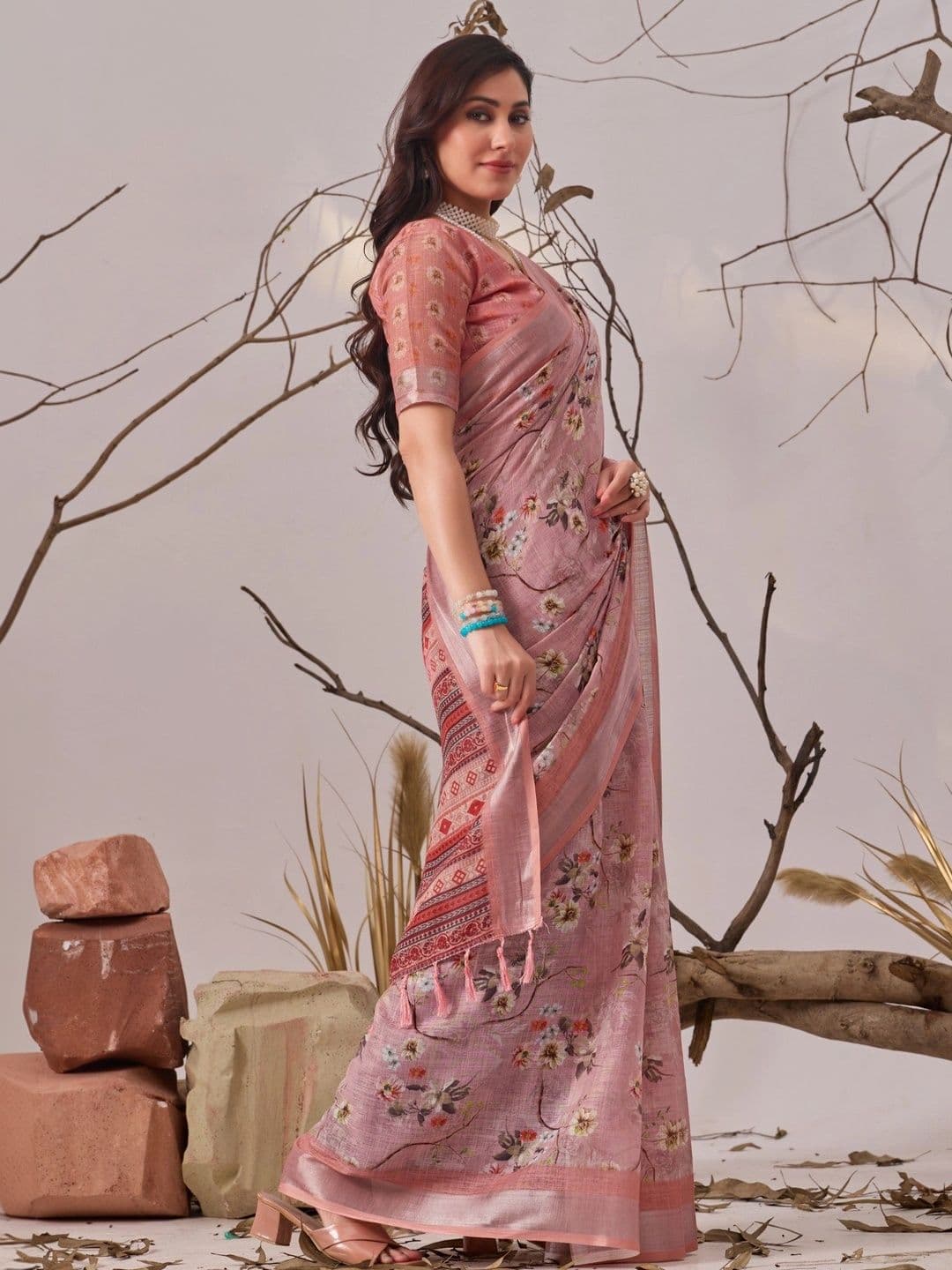 DIVASTRI Ethnic Motifs Linen Blend Designer Patola Saree thumbnail 3