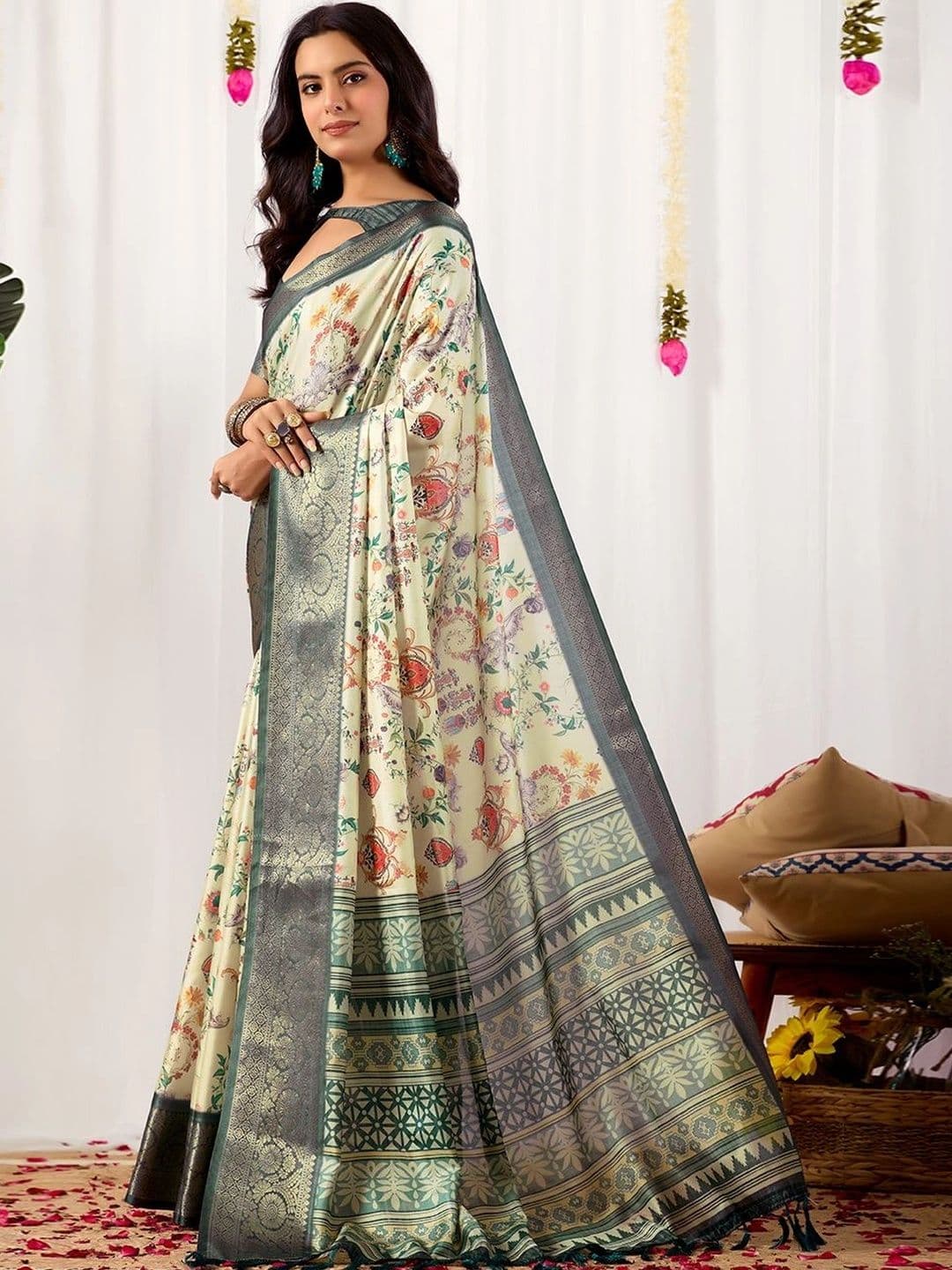Mitera Floral Zari Silk Blend Designer Saree thumbnail 5