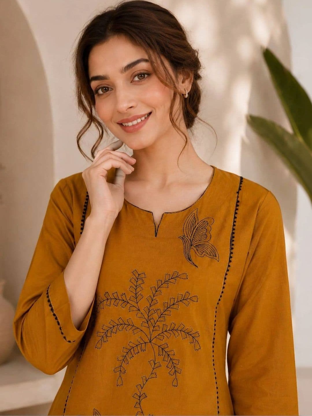 VASTRAHOUSE Women Embroidered Regular Thread Work Kurta with Trousers thumbnail 6