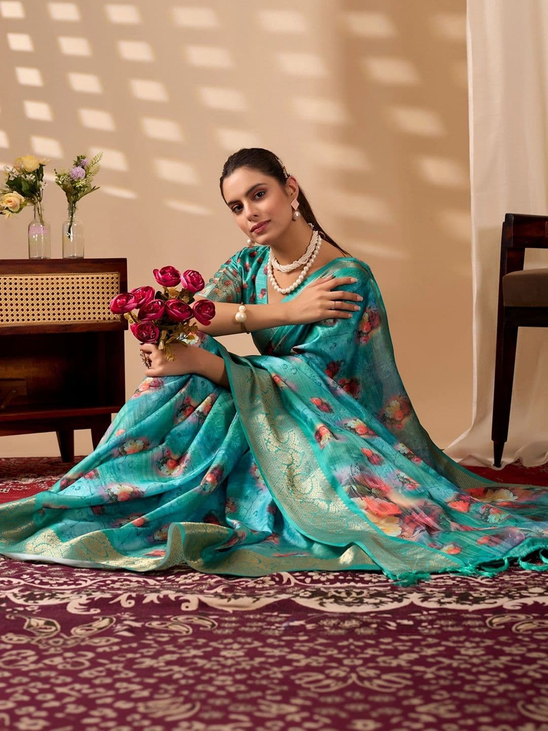 Mitera Floral Zari Silk Blend Designer Saree thumbnail 5