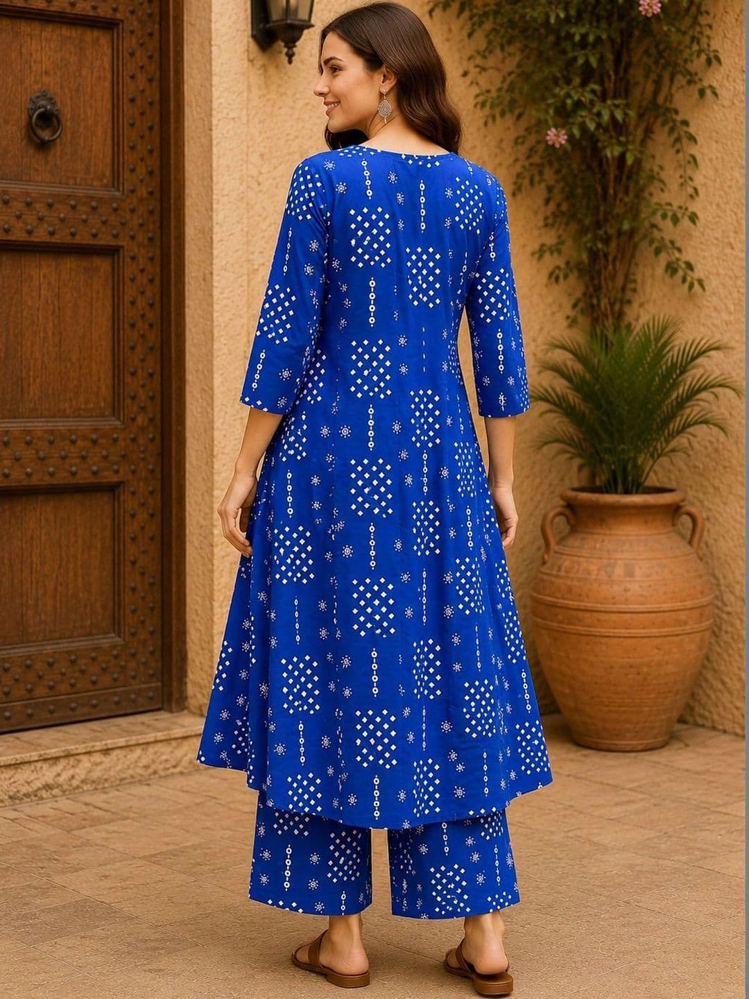 NEW ETHNIC 4 YOU Women Ethnic Motifs Printed Regular Kurta with Palazzos thumbnail 3