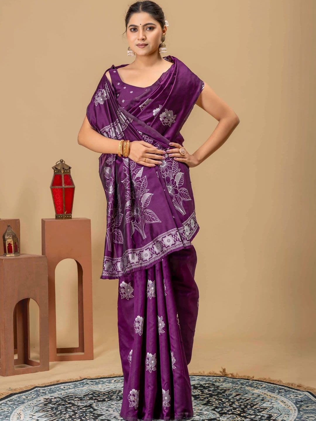 UMANTA Floral Silk Blend Banarasi Saree thumbnail 2