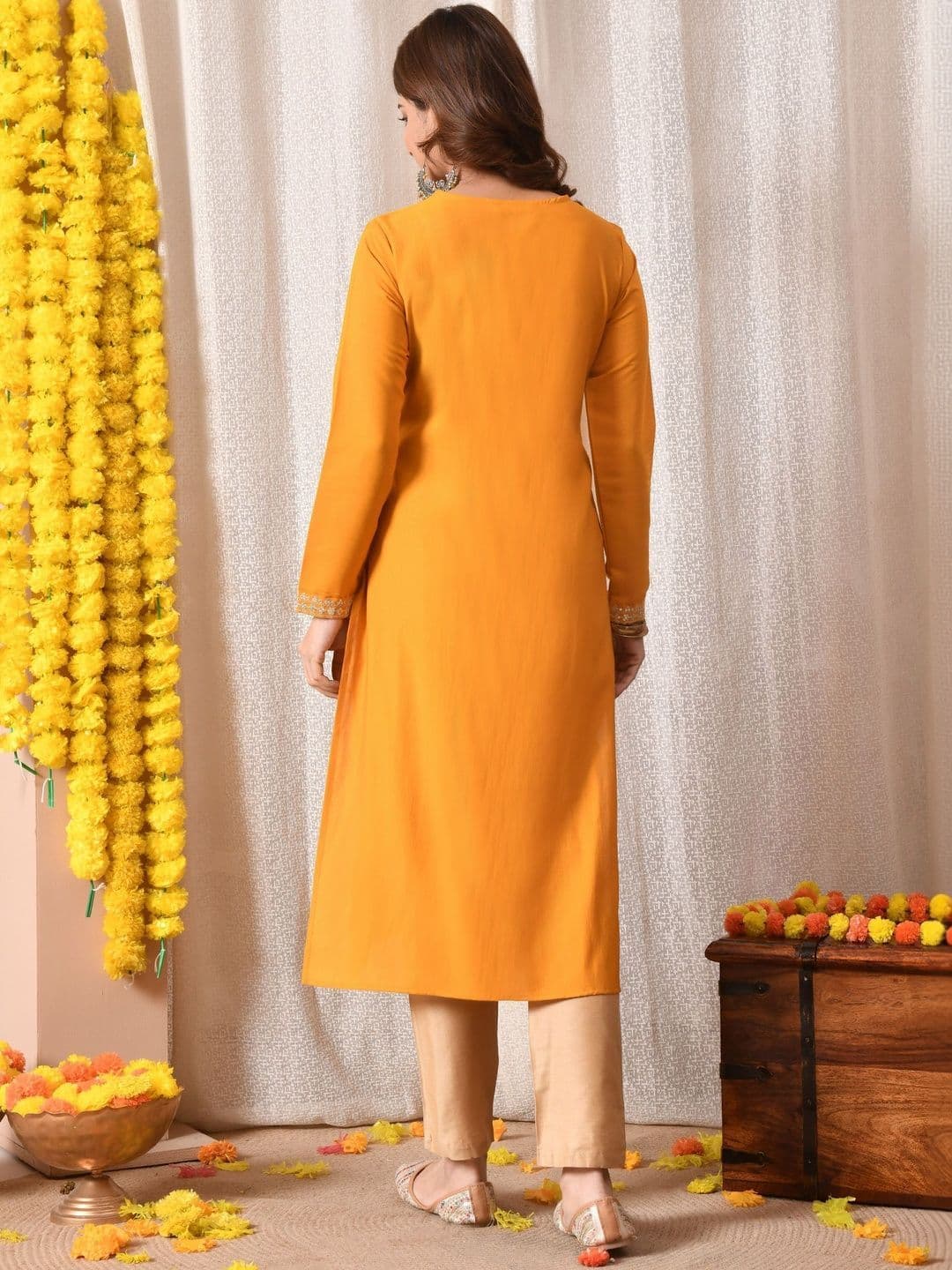 BKApparels Women Embroidered Floral Kurta thumbnail 4