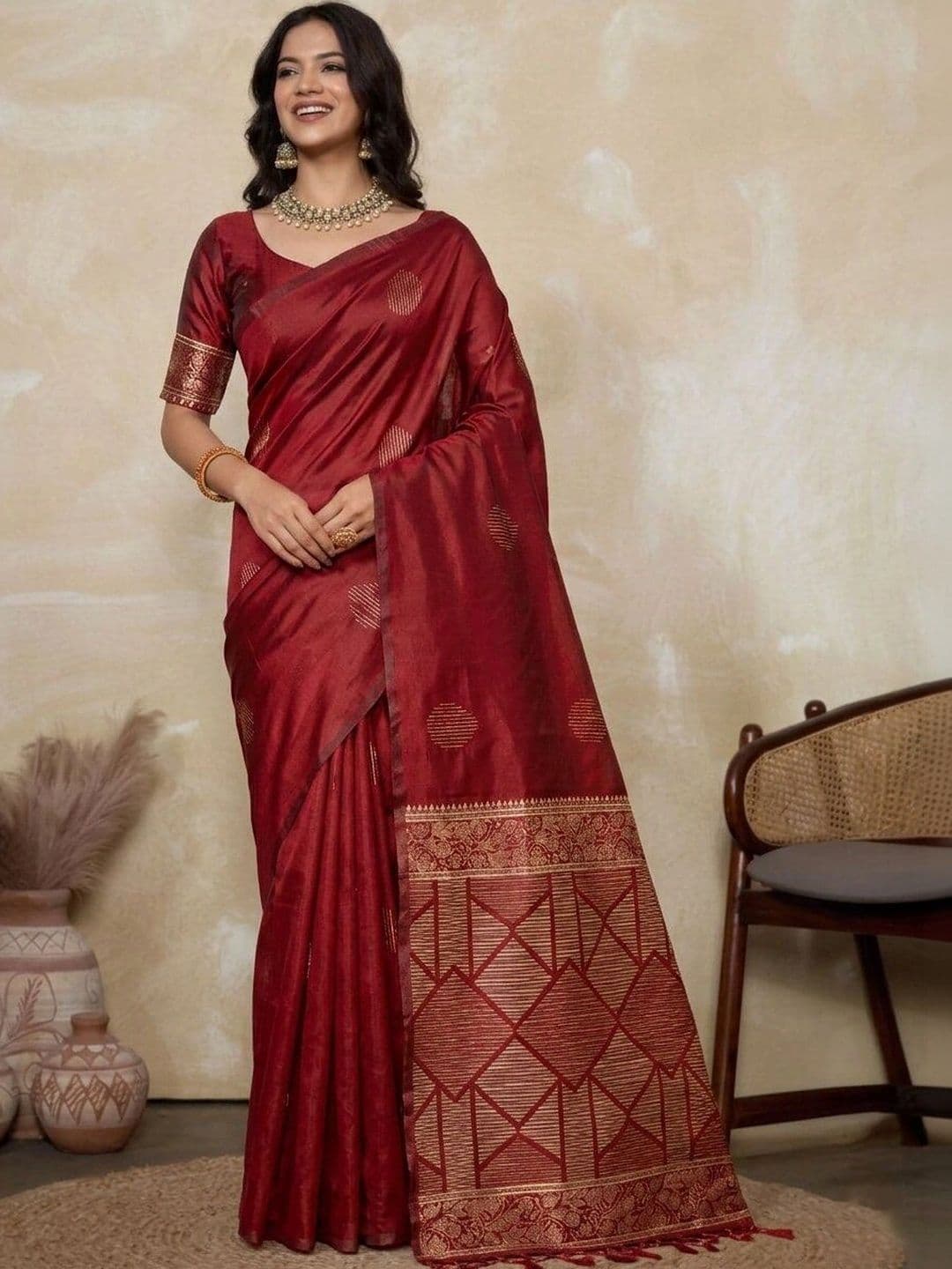 UMANTA Woven Design Zari Silk Blend Banarasi Saree thumbnail 4