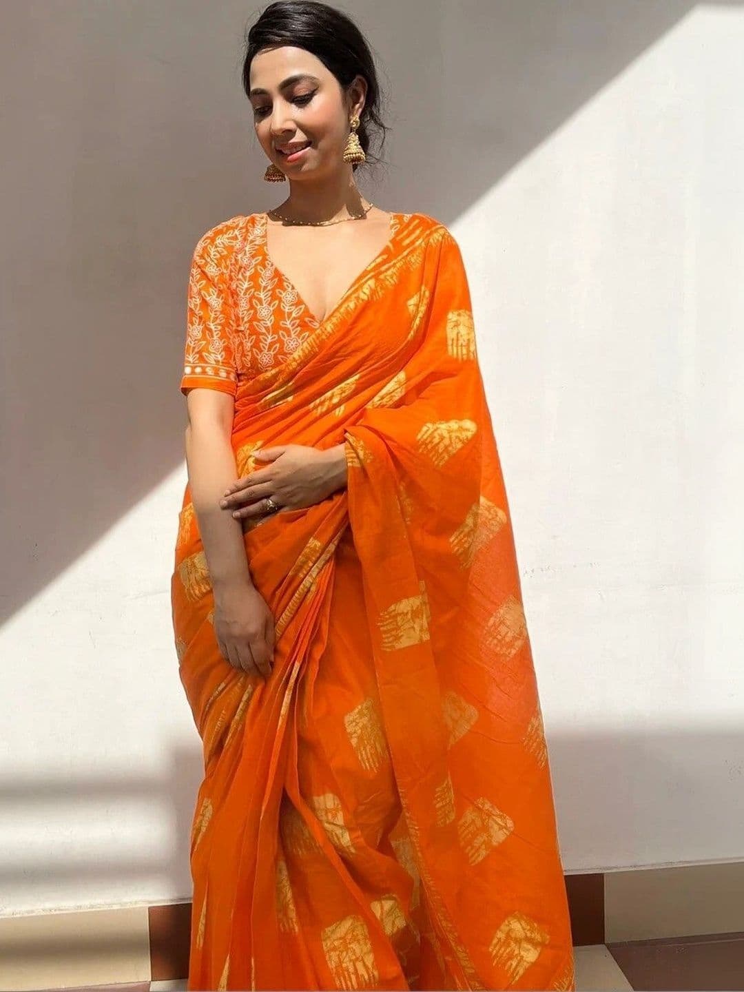 MITITA FASHION Ethnic Motifs Saree thumbnail 3