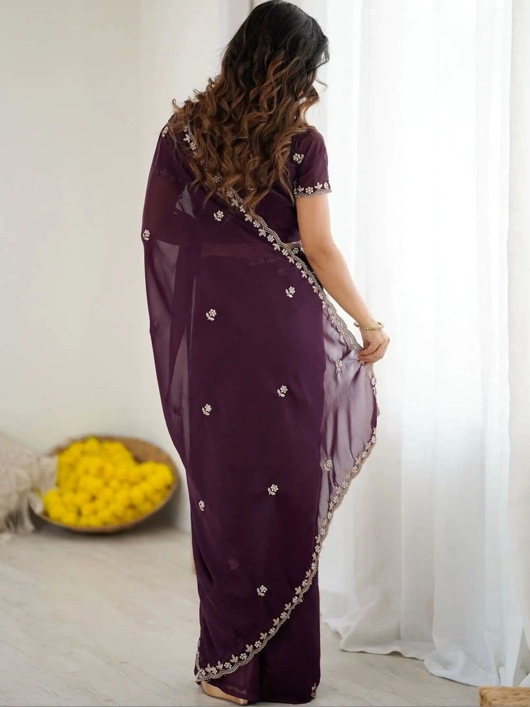 priyashi Floral Embroidered Poly Georgette Saree thumbnail 2