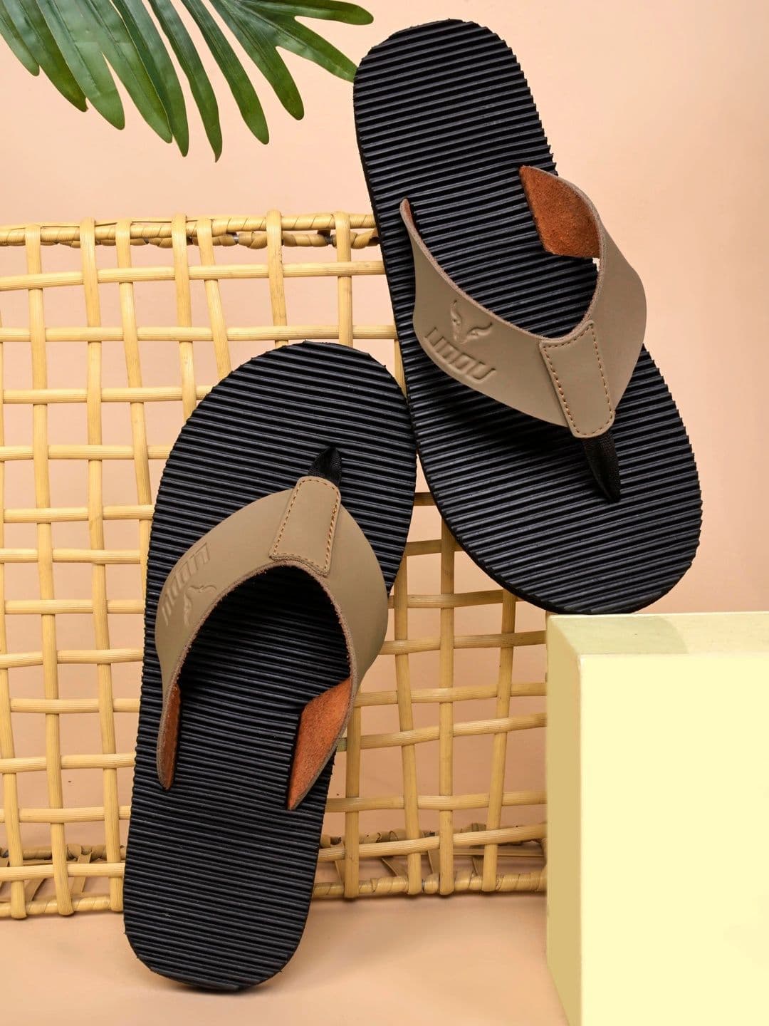 LIDDU Men Striped Thong Flip-Flops - view 1