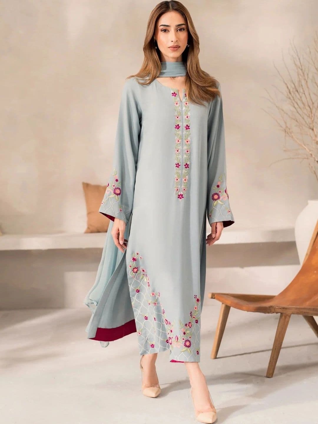Tankori Women Floral Embroidered Regular Thread Work Chanderi Silk Kurta with Trousers & With Dupatta - view 1
