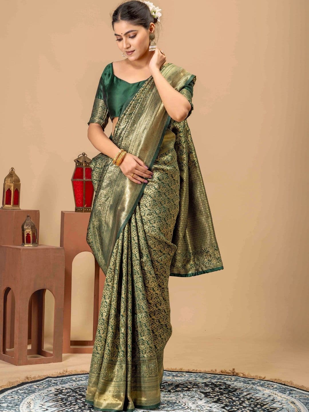 UMANTA Floral Silk Blend Banarasi Saree thumbnail 6