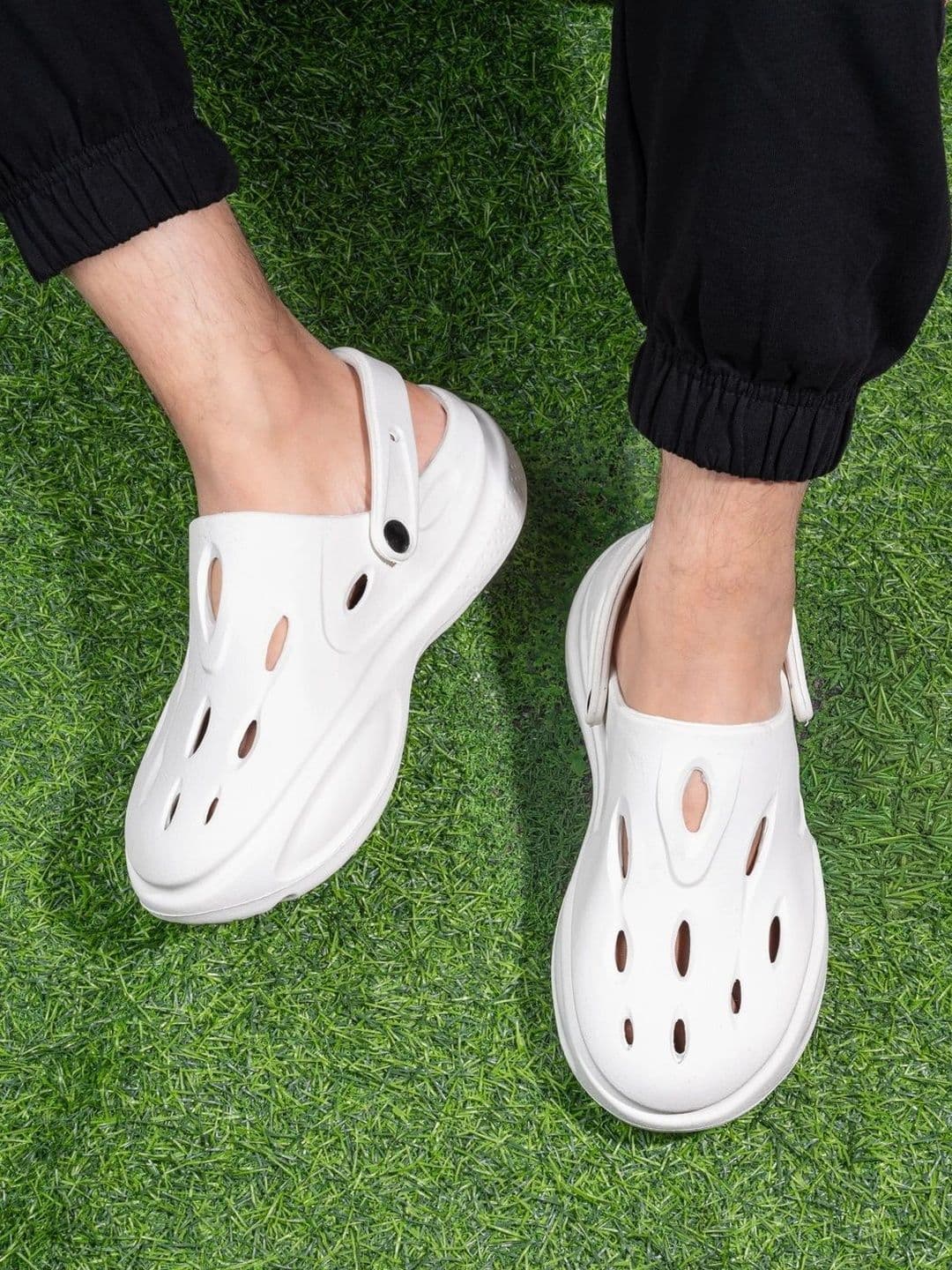 Roadster Men Clogs - view 1